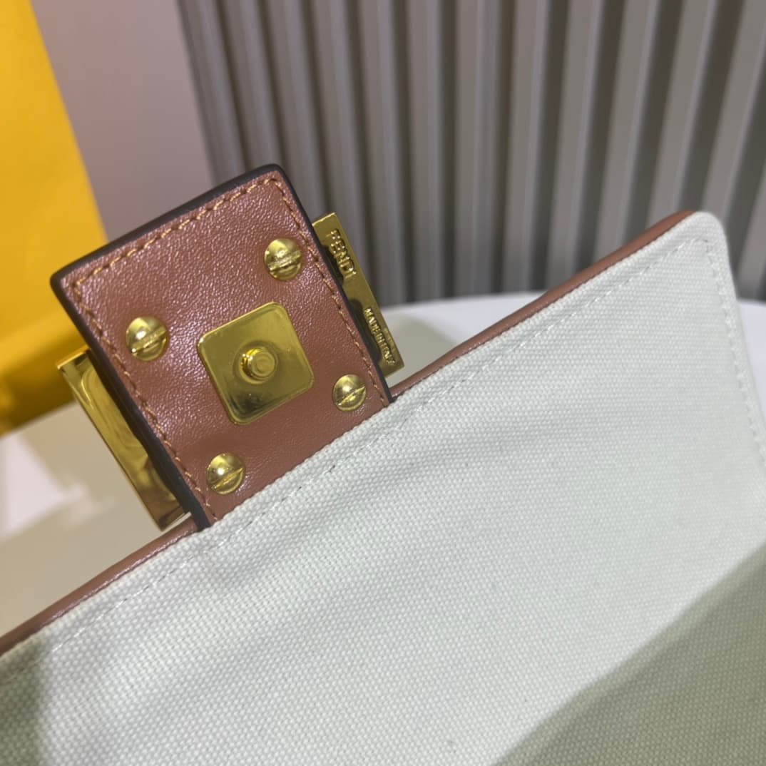 C2939 Ready-to-use bag made of top-quality leather, in its original 2022 style: it has a very summery look; colorful rainbow🌈F embroidery. This Fendi Baguette pattern bag is definitely a trendy item for this summer! It looks great when worn; it’s also hig — image 7