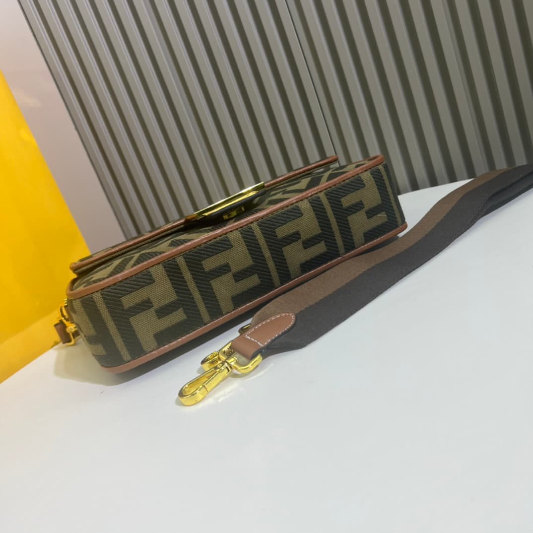 C2935 2022 Fendi Baguette bag with original leather: It has a very summery style; colorful rainbow🌈F embroidery. This Fendi Baguette bag is definitely a trendy item for this summer! It looks great when worn; it’s also very popular among people who use it  — image 4