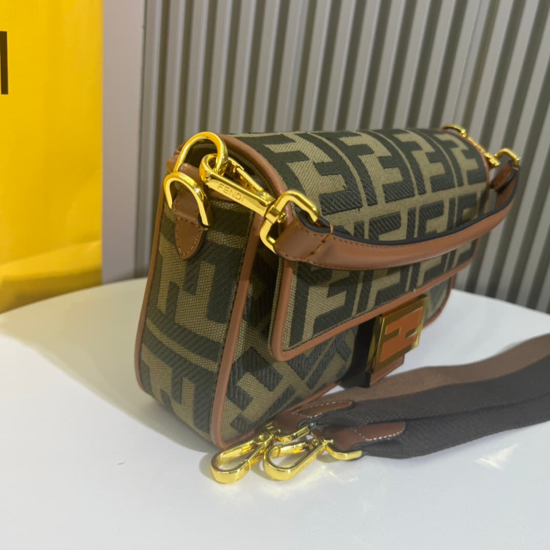 C2935 2022 Fendi Baguette bag with original leather: It has a very summery style; colorful rainbow🌈F embroidery. This Fendi Baguette bag is definitely a trendy item for this summer! It looks great when worn; it’s also very popular among people who use it  — image 5