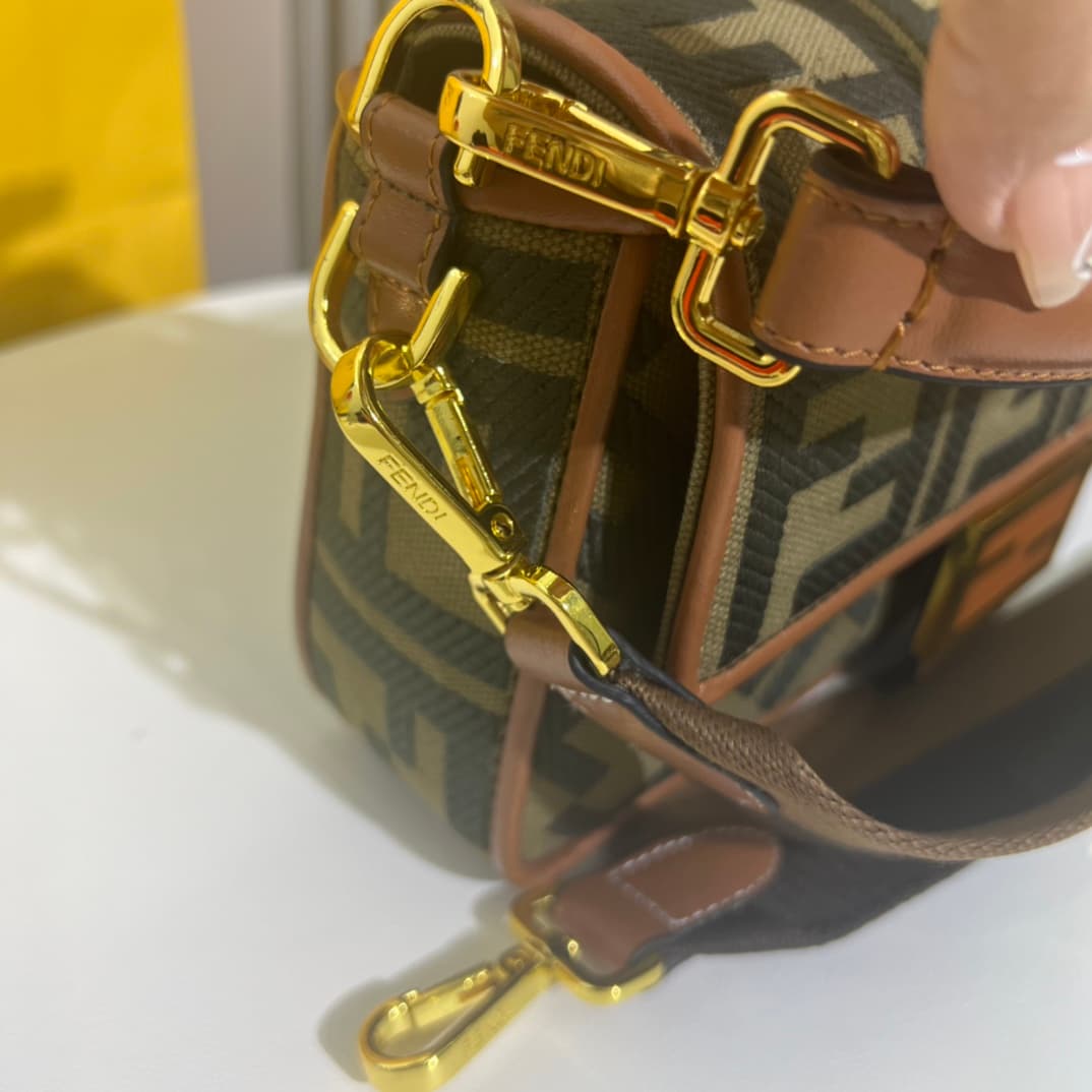 C2935 2022 Fendi Baguette bag with original leather: It has a very summery style; colorful rainbow🌈F embroidery. This Fendi Baguette bag is definitely a trendy item for this summer! It looks great when worn; it’s also very popular among people who use it  — image 6