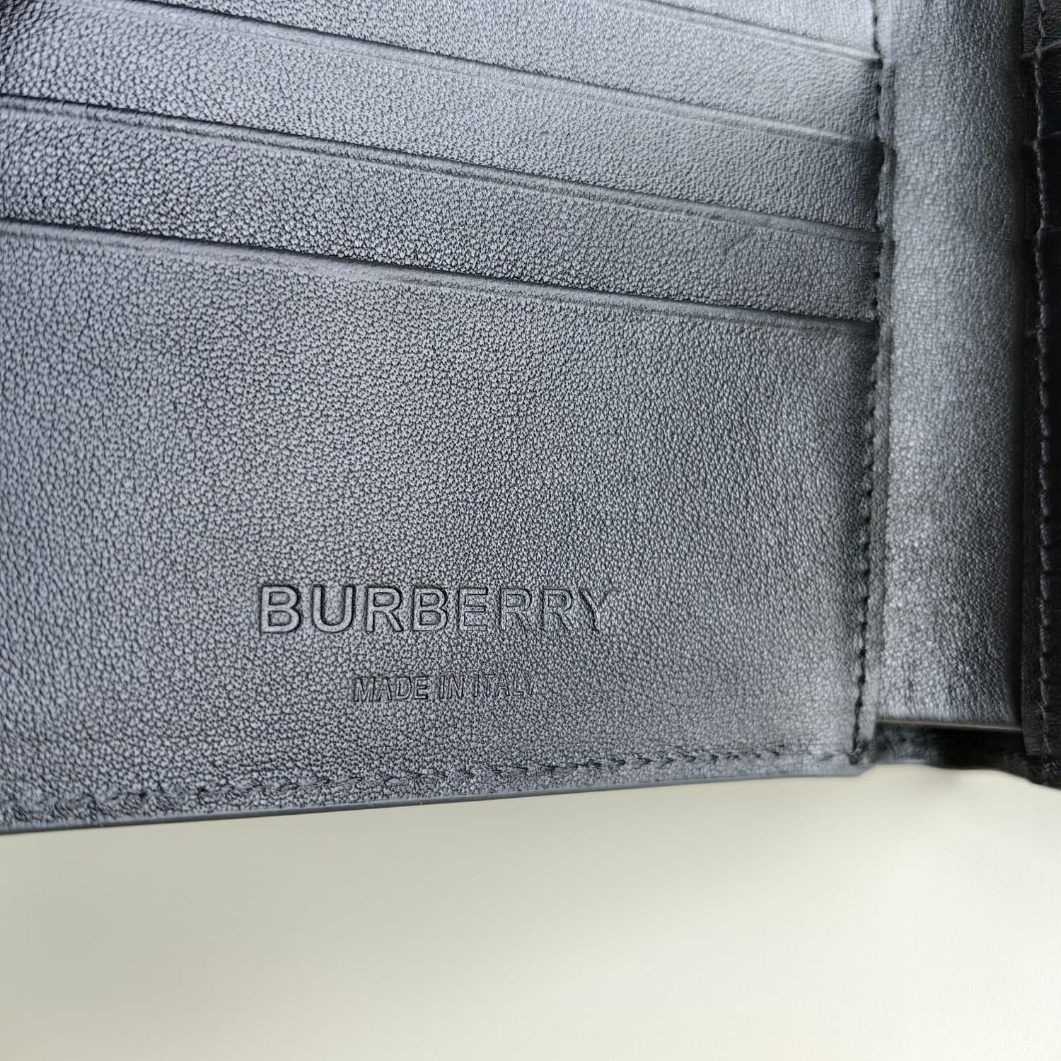 C154 Barbour printed leather double-fold wallet — image 4