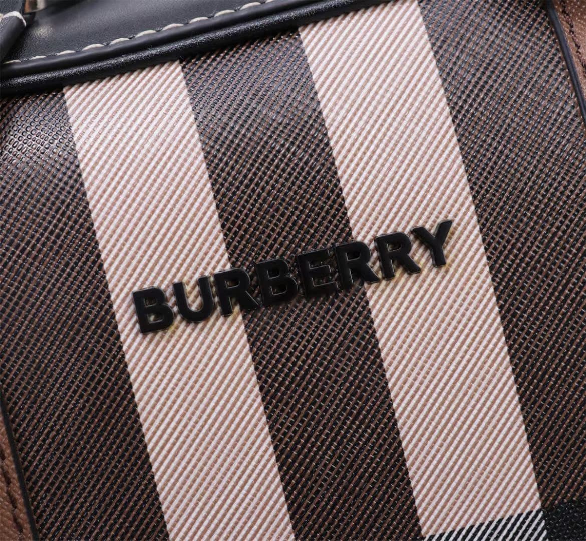 C8230 -B Brand’s latest briefcase is crafted from checked and Italian tanned leather, with a branded logo design. It can be carried in a handbag style, or worn on the shoulder using detachable straps. At least 30% of the materials used in this product are — image 7