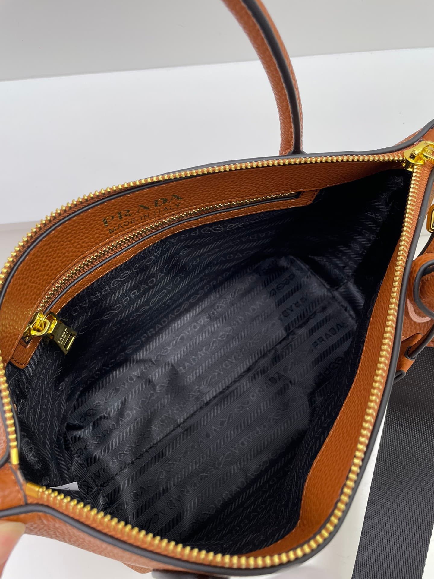 C7022 🔥 High-quality products from the official store – custom-made by the manufacturer 🔥🌹🎉 New shoulder strap design 🎉 Classic style is back🌹 This shoulder strap is made of imported deer skin texture leather, and it features two adjustable long straps th — image 8