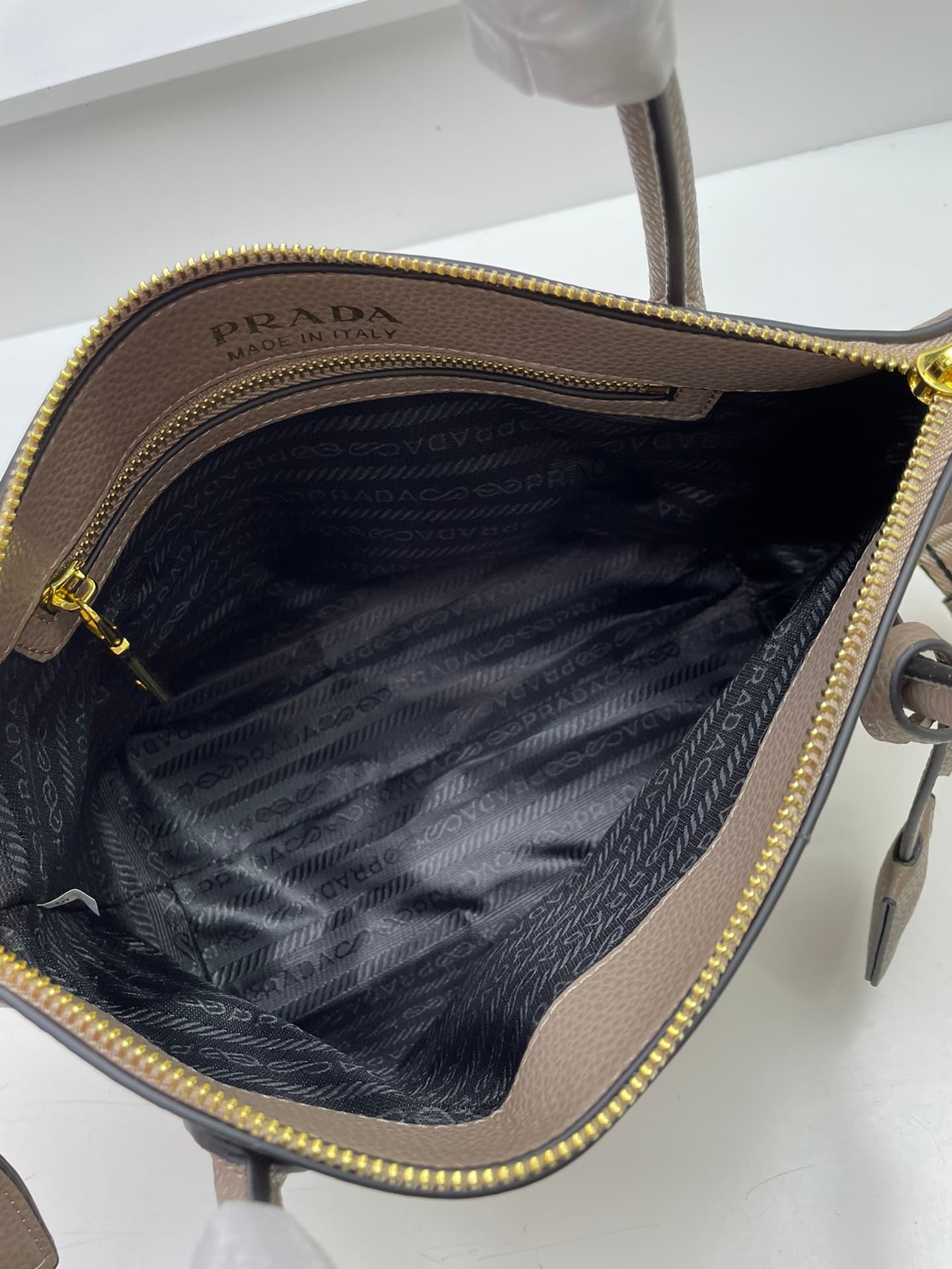 C7023 🔥 High-quality products from the official store – factory-made models🔥🌹🎉 New shoulder strap design🎉 Classic style is back🌹 This shoulder strap is made of imported deer skin texture leather, and it features two adjustable long straps that can be swap — image 8