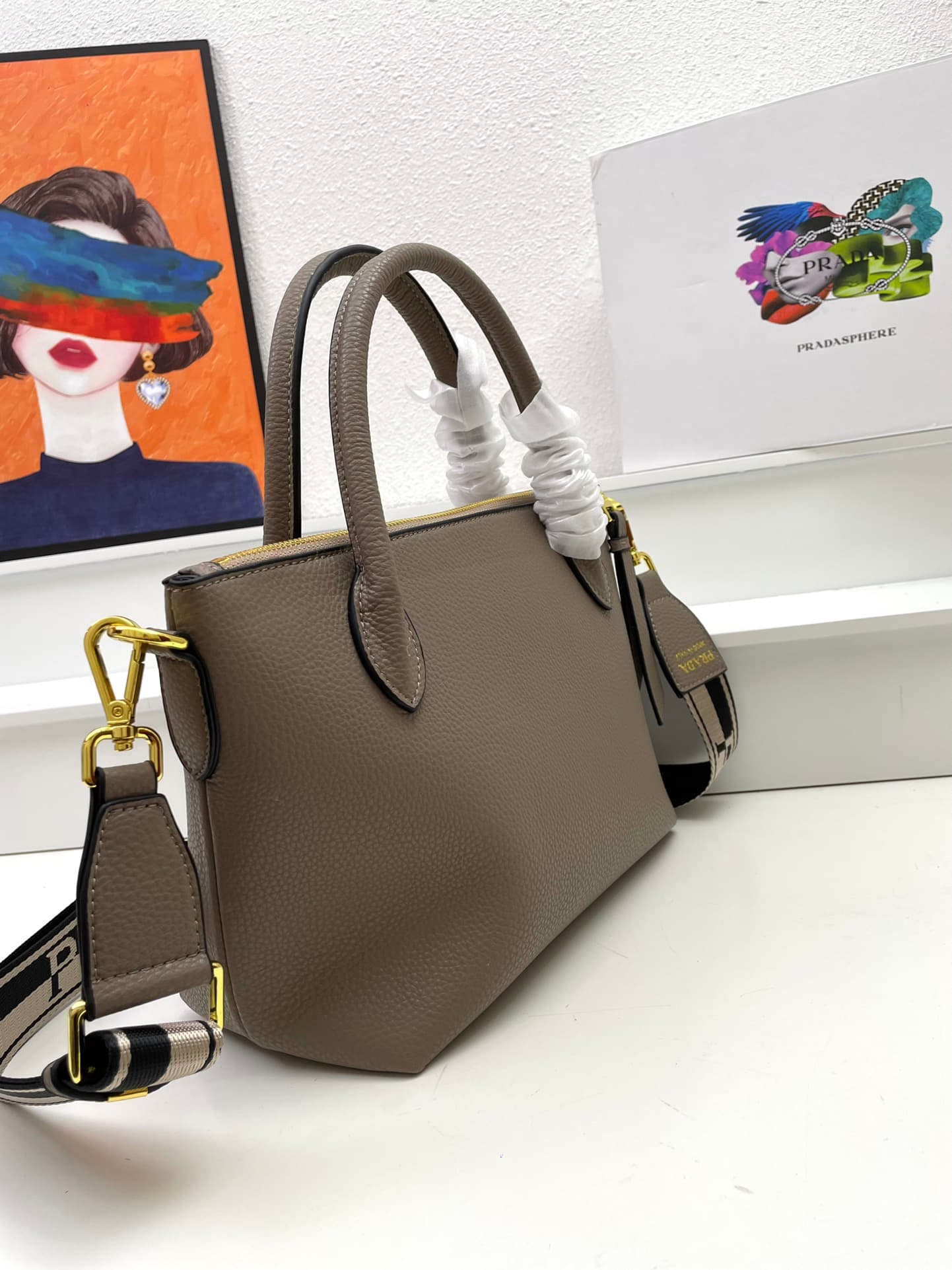C7023 🔥 High-quality products from the official store – factory-made models🔥🌹🎉 New shoulder strap design🎉 Classic style is back🌹 This shoulder strap is made of imported deer skin texture leather, and it features two adjustable long straps that can be swap — image 5