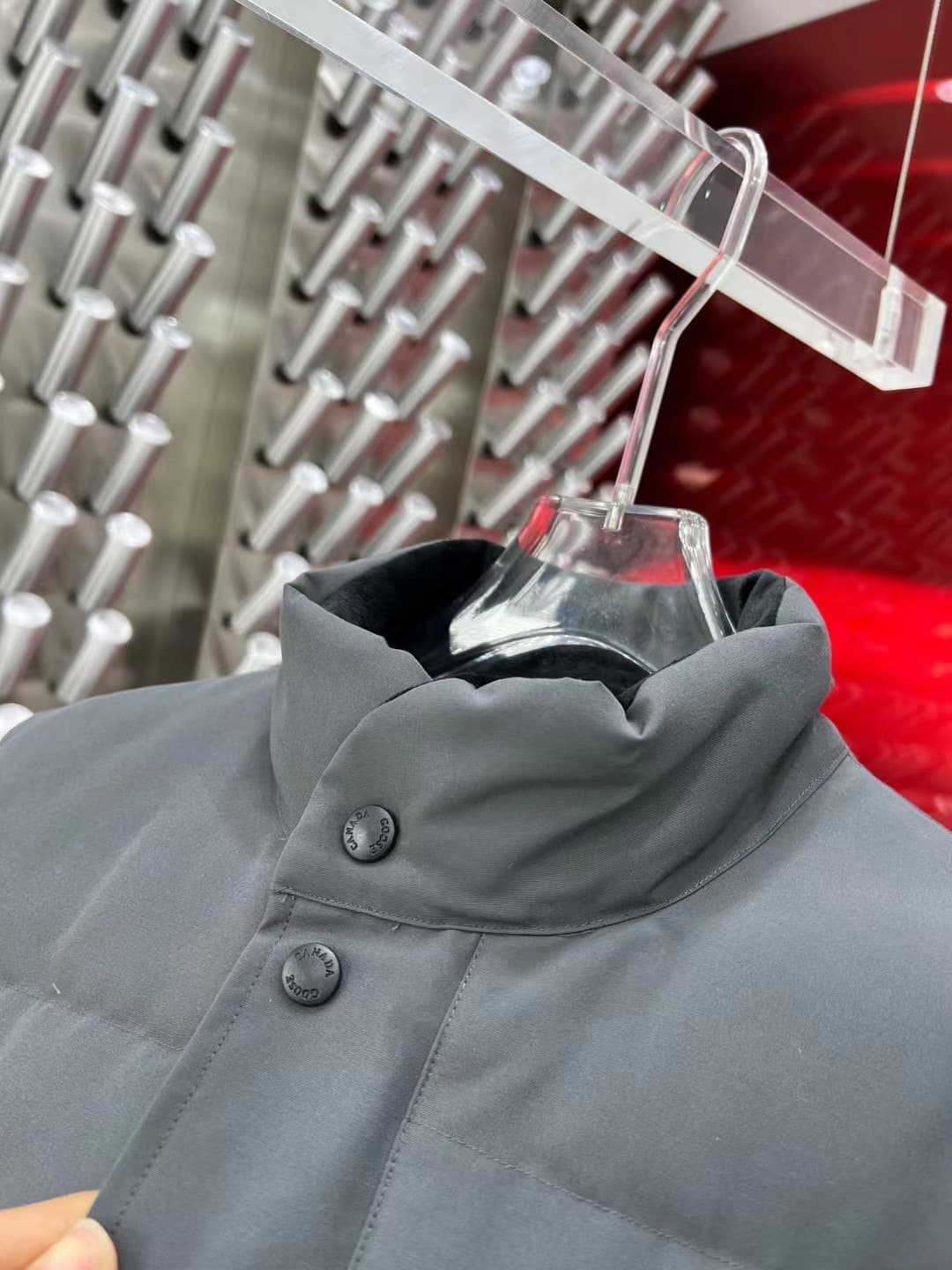 C11092 The Canadian brand Canada Goose down jackets are widely recognized as the most warm down jackets. Many Instagram influencers, netizens, and celebrities often wear these jackets in street photos. Every year, there are many products labeled “Canada G — image 6