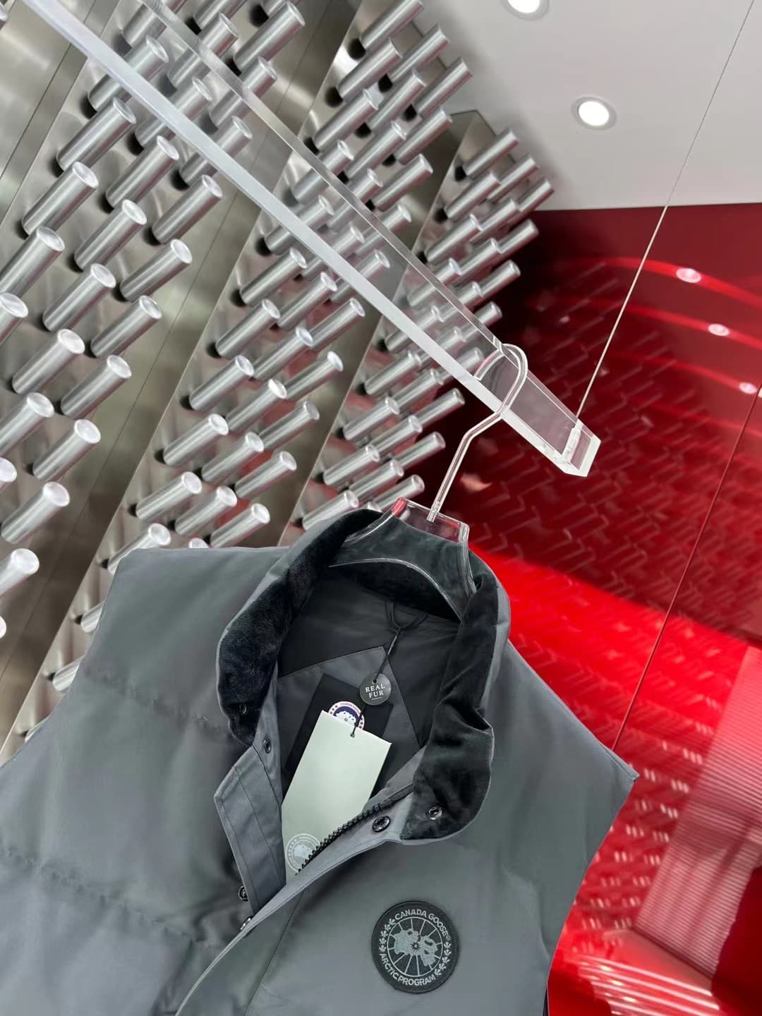 C11092 The Canadian brand Canada Goose down jackets are widely recognized as the most warm down jackets. Many Instagram influencers, netizens, and celebrities often wear these jackets in street photos. Every year, there are many products labeled “Canada G — image 7