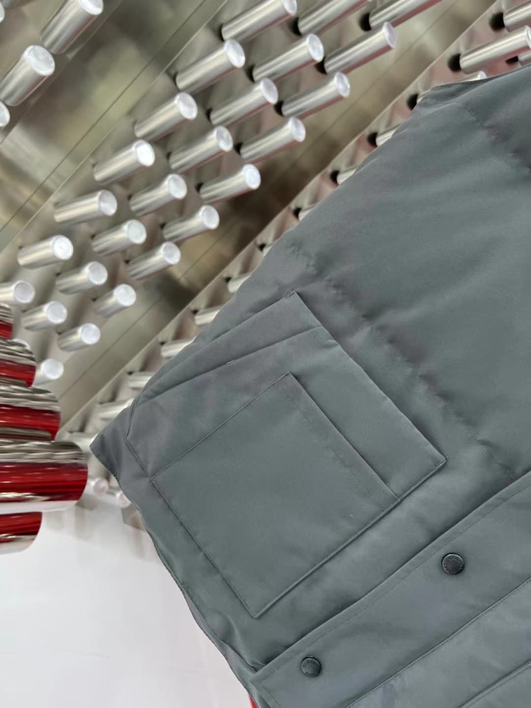 C11092 The Canadian brand Canada Goose down jackets are widely recognized as the most warm down jackets. Many Instagram influencers, netizens, and celebrities often wear these jackets in street photos. Every year, there are many products labeled “Canada G — image 4