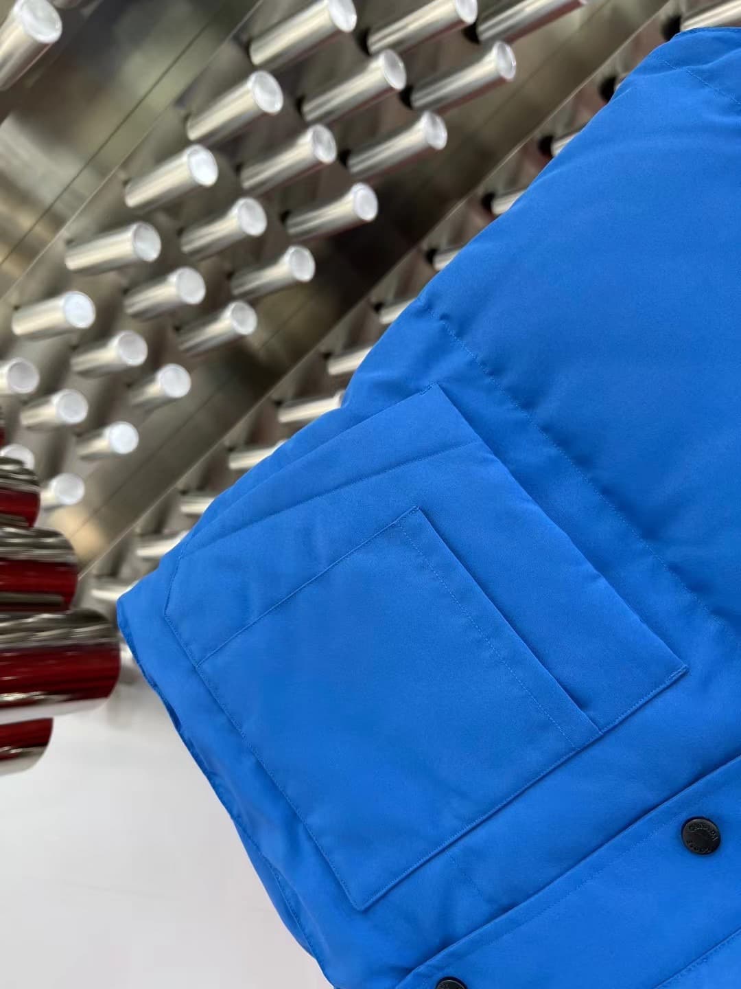 C11091 The Canadian brand Canada Goose down jackets are widely recognized as the most warm down jackets. Many Instagram influencers, internet celebrities, and stars often wear them in street photos. Every year, there are many products labeled “Canada Goos — image 3