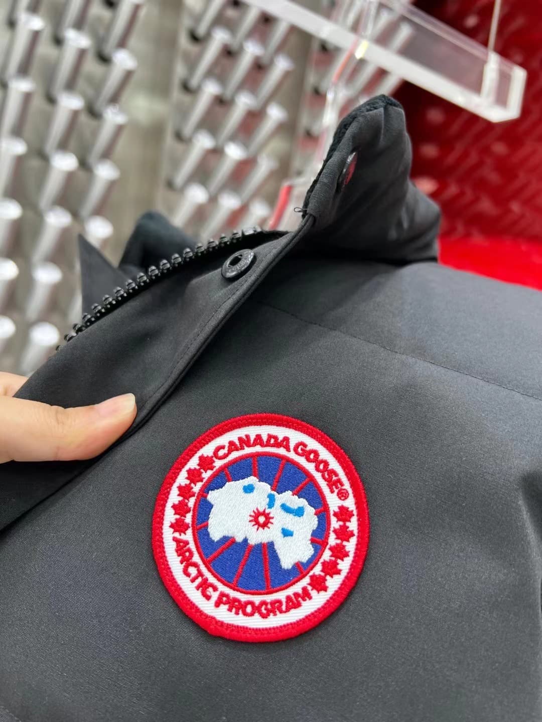 C11095 The Canadian brand Canada Goose down jackets are widely recognized as the most warm down jackets. Many Instagram influencers, internet celebrities, and stars often wear them in street photos. Every year, there are new products from Canada Goose, bu — image 7