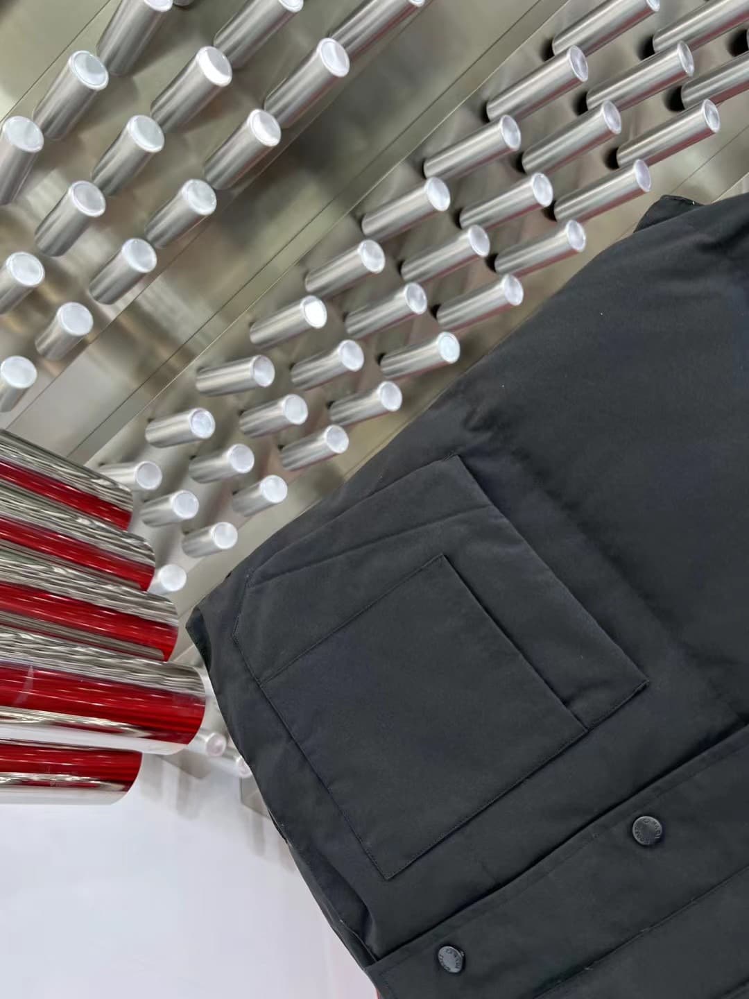 C11095 The Canadian brand Canada Goose down jackets are widely recognized as the most warm down jackets. Many Instagram influencers, internet celebrities, and stars often wear them in street photos. Every year, there are new products from Canada Goose, bu — image 3