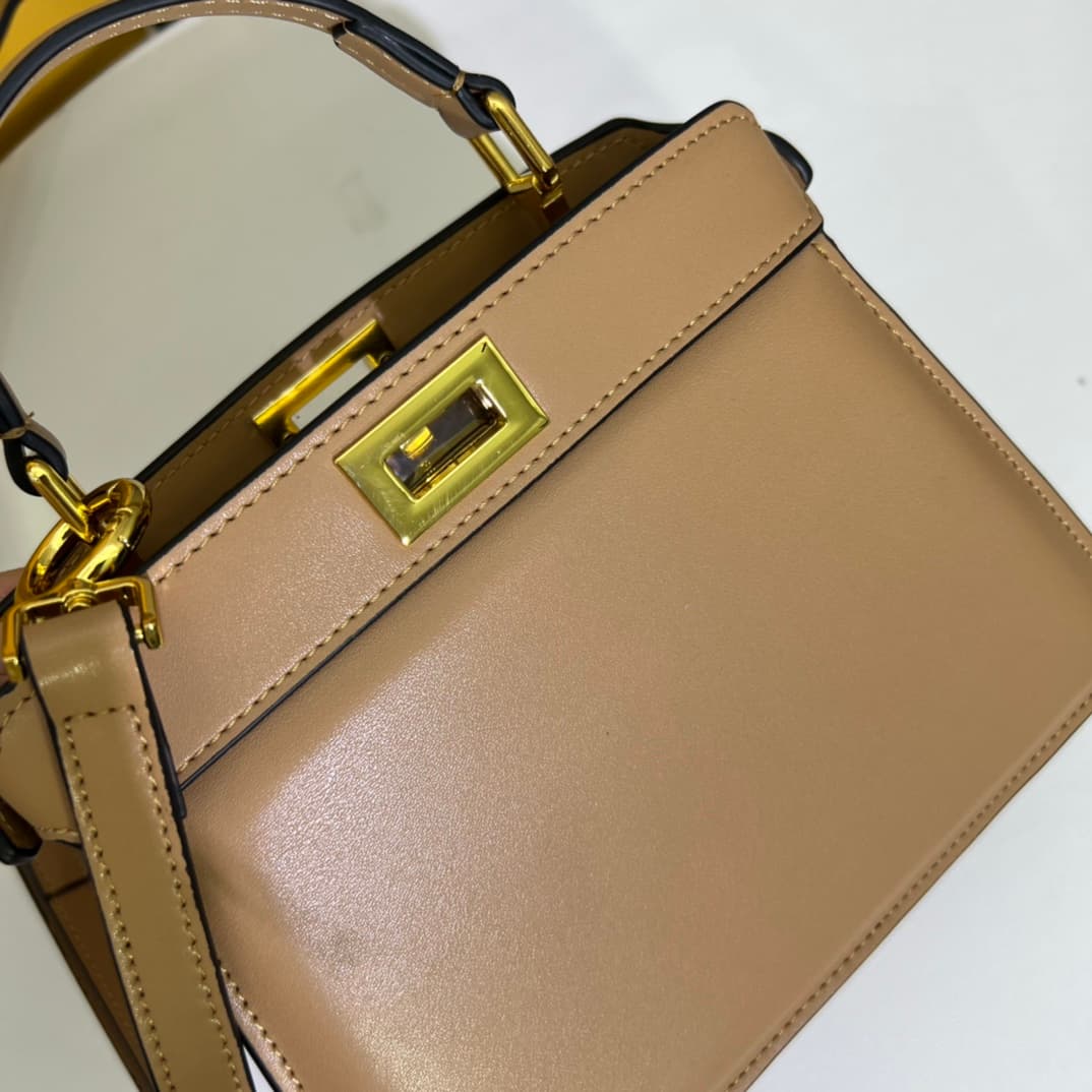 C2960 Fendi’s latest 🐱 kitten bag PeekaboolseeuPetite✔️ — image 6