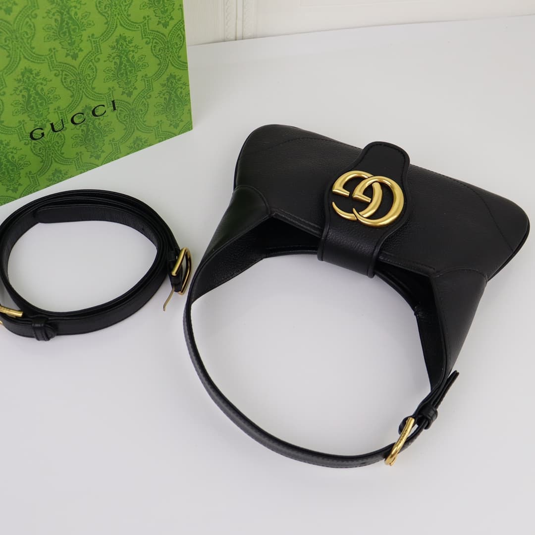 C4036 🌟 Aphrodite collection: Small crescent-shaped shoulder bag. The Gucci Cosmogonie series is presented at the historic Monte Carlo in Italy. On the runway, aesthetic elements from different eras and locations complement each other, connecting the past — image 6