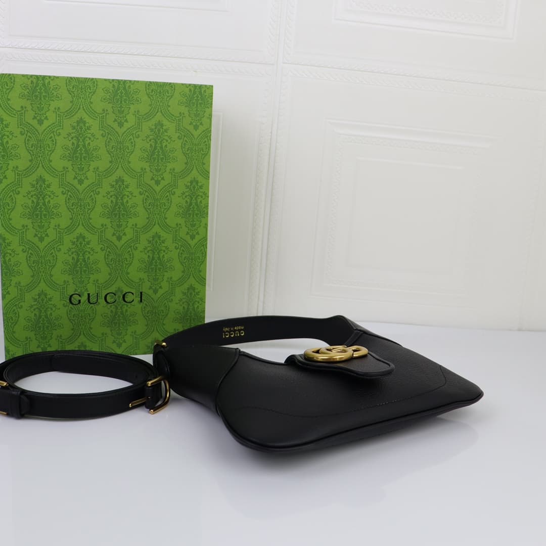 C4036 🌟 Aphrodite collection: Small crescent-shaped shoulder bag. The Gucci Cosmogonie series is presented at the historic Monte Carlo in Italy. On the runway, aesthetic elements from different eras and locations complement each other, connecting the past — image 4