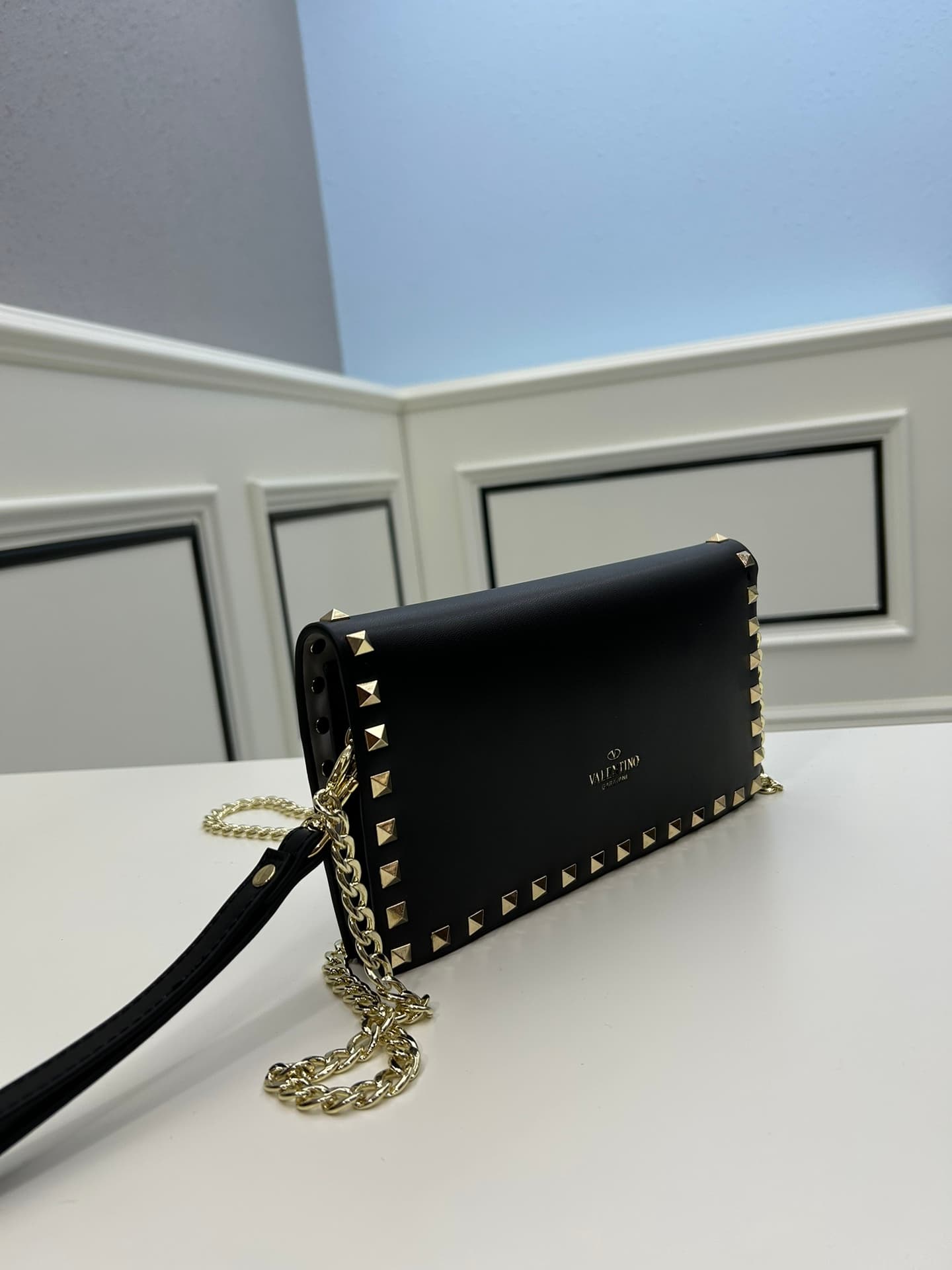 C7743 Small size Vacation. Valentino💥 Classic model from the official store; always sells well❤❤❤ Valentino Rocksud is extremely popular🔥 Small size “handbag”. Imported South African cowhide leather, paired with 24k vacuum-plated hardware✨✨✨ High-end prod — image 3