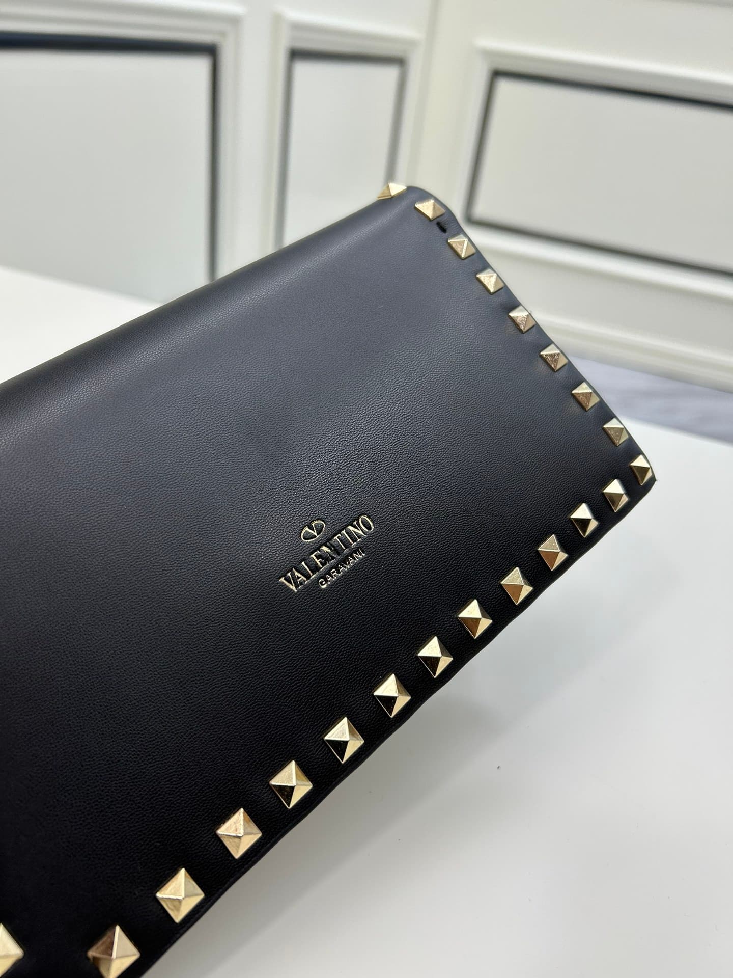 C7743 Small size Vacation. Valentino💥 Classic model from the official store; always sells well❤❤❤ Valentino Rocksud is extremely popular🔥 Small size “handbag”. Imported South African cowhide leather, paired with 24k vacuum-plated hardware✨✨✨ High-end prod — image 4