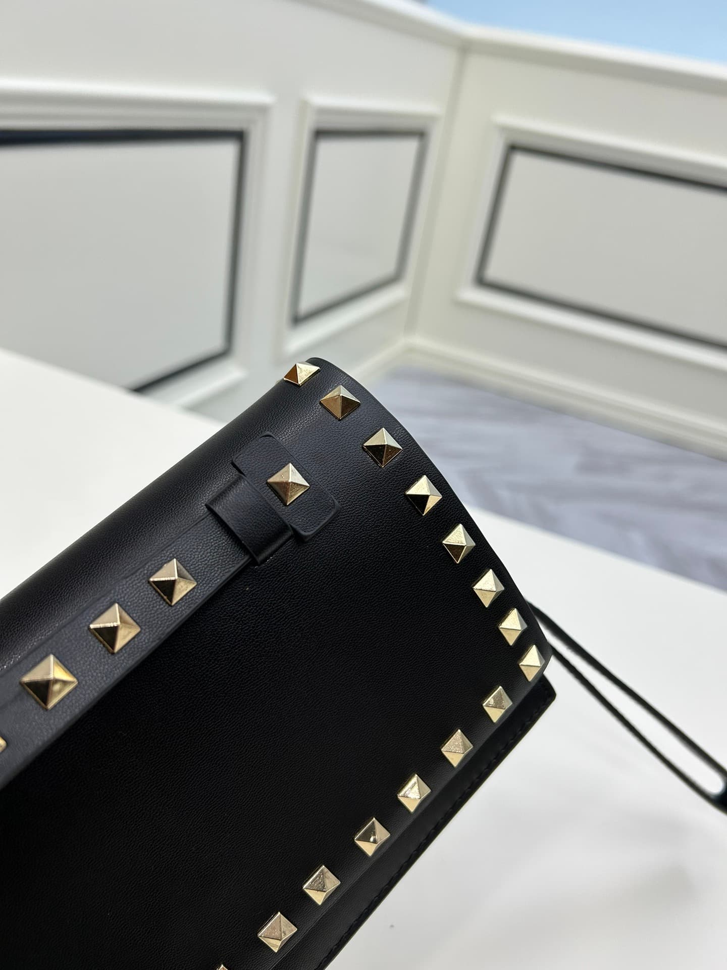 C7743 Small size Vacation. Valentino💥 Classic model from the official store; always sells well❤❤❤ Valentino Rocksud is extremely popular🔥 Small size “handbag”. Imported South African cowhide leather, paired with 24k vacuum-plated hardware✨✨✨ High-end prod — image 5
