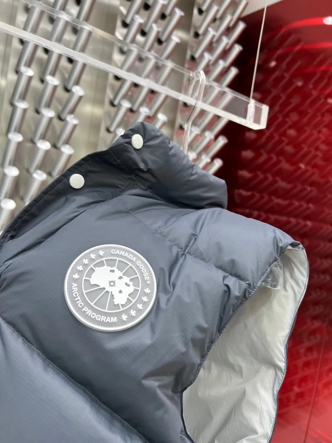 C11079 2025 New autumn/winter models 🆕 Down jacket. Original 1 and 1: Customized hardware components are all imported original designs. Welcome to the store for comparison. Absolutely high quality. Made with top-quality 90 white duck down – extremely soft — image 7