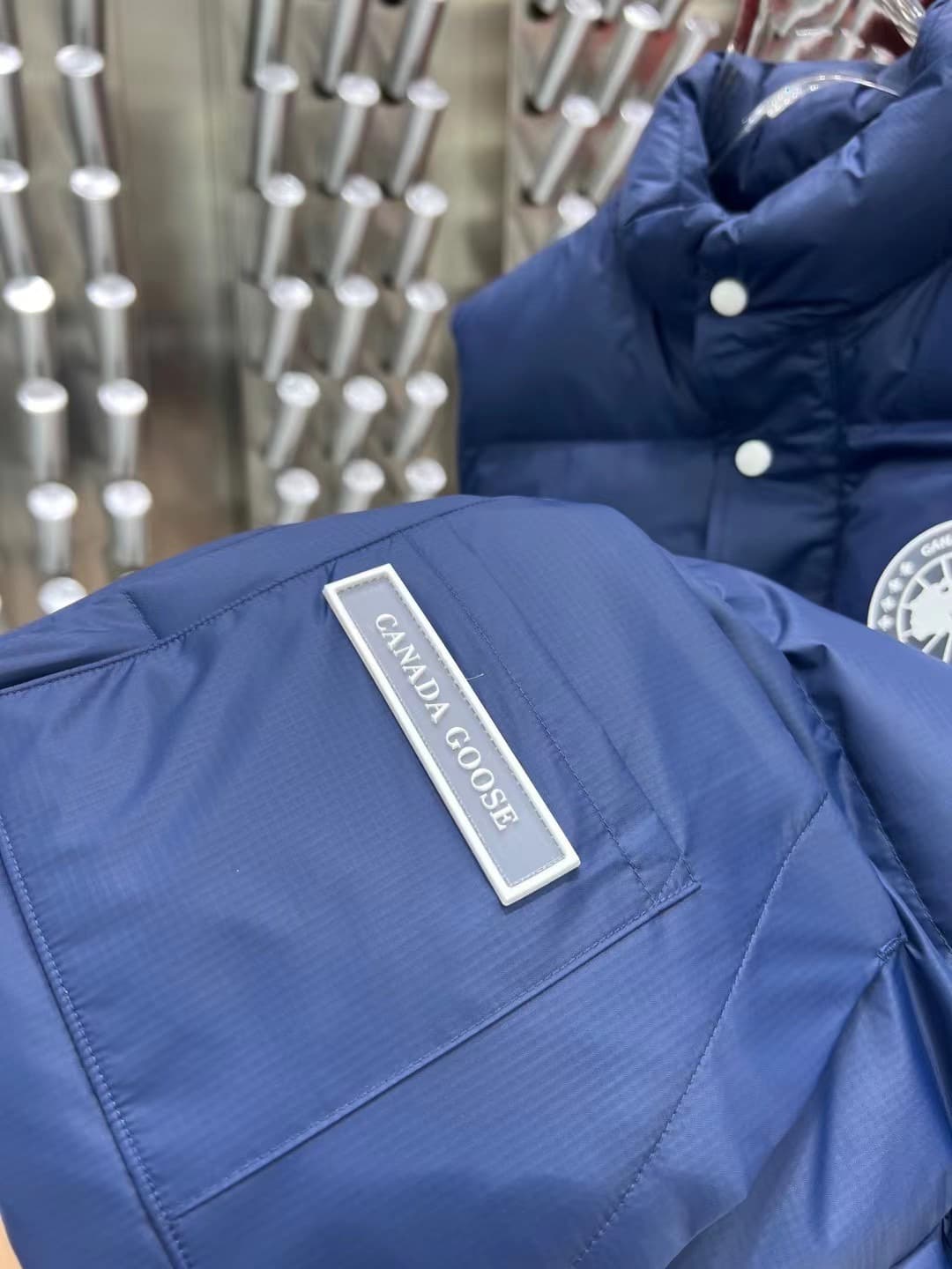 C11077 2025 – New models for autumn and winter 🆕 Down jacket. Original 1 & 1: Customized hardware components imported from abroad. Welcome to the store for comparison. Absolutely high quality. Made with top-quality 90 white duck down – ultra soft, fluffy  — image 6