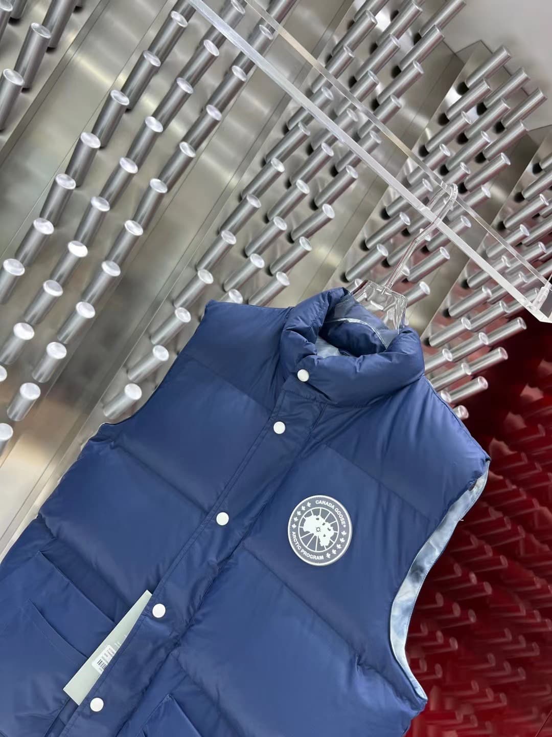 C11077 2025 – New models for autumn and winter 🆕 Down jacket. Original 1 & 1: Customized hardware components imported from abroad. Welcome to the store for comparison. Absolutely high quality. Made with top-quality 90 white duck down – ultra soft, fluffy  — image 3
