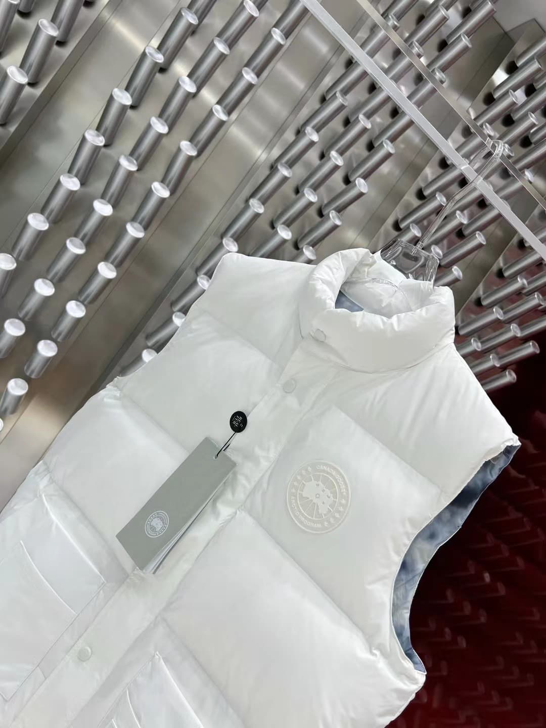 C11076 2025 – New models for autumn and winter 🆕 Down jackets. Original 1 & 1: Customized hardware components imported from abroad. Welcome to the store for a comparison. Absolutely high quality. Made with top-quality 90 white duck down; extremely soft, w — image 3