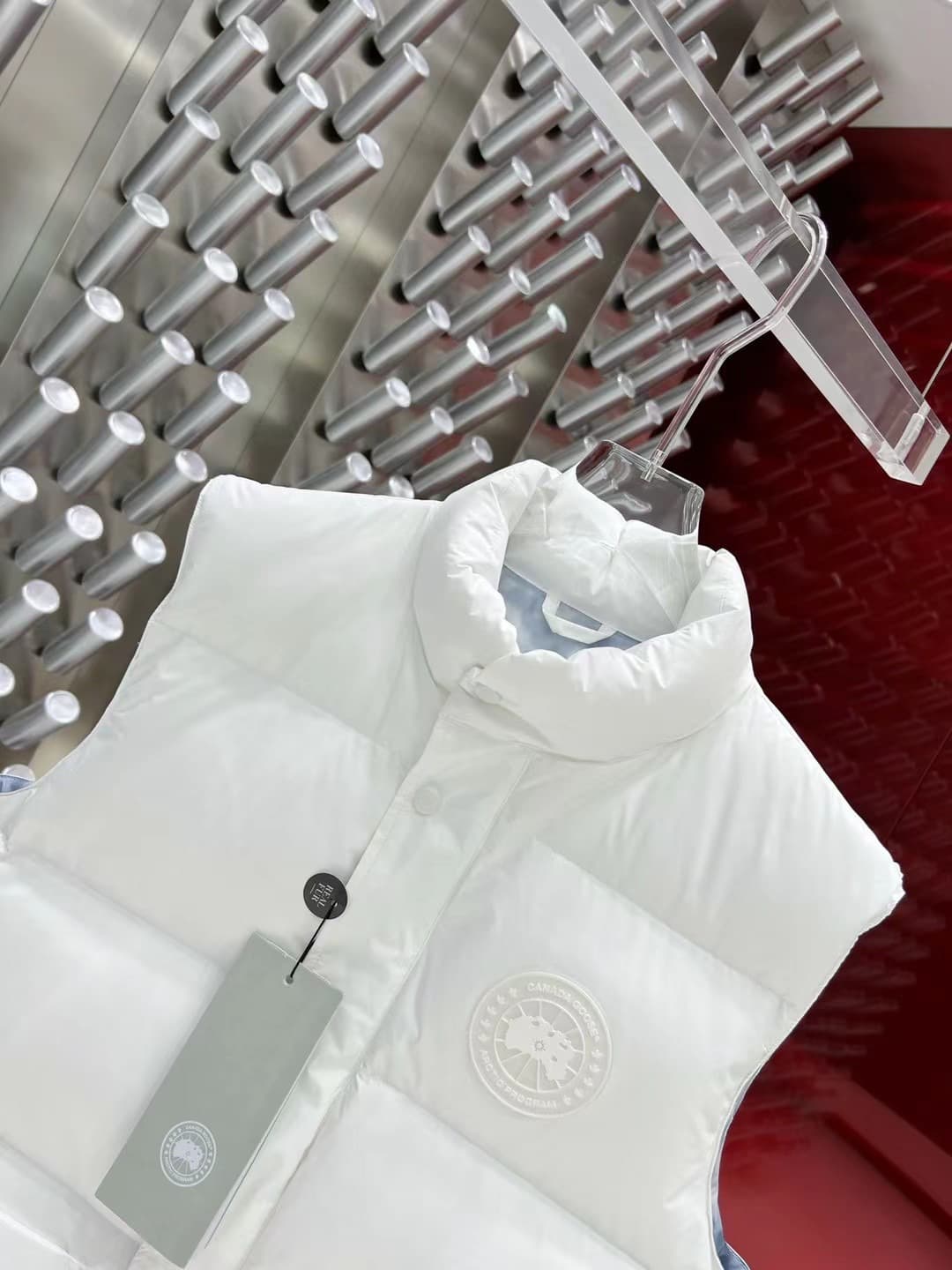 C11076 2025 – New models for autumn and winter 🆕 Down jackets. Original 1 & 1: Customized hardware components imported from abroad. Welcome to the store for a comparison. Absolutely high quality. Made with top-quality 90 white duck down; extremely soft, w — image 2