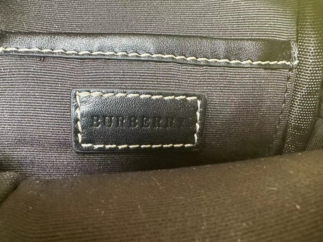 C146 Burberry’s elegant bags, adorned with Burberry check patterns and the brand logo. They feature adjustable leather shoulder straps. The bio-based materials are derived from renewable resources such as plants and castor oil. Available in sizes 12, 4, 5 — image 7