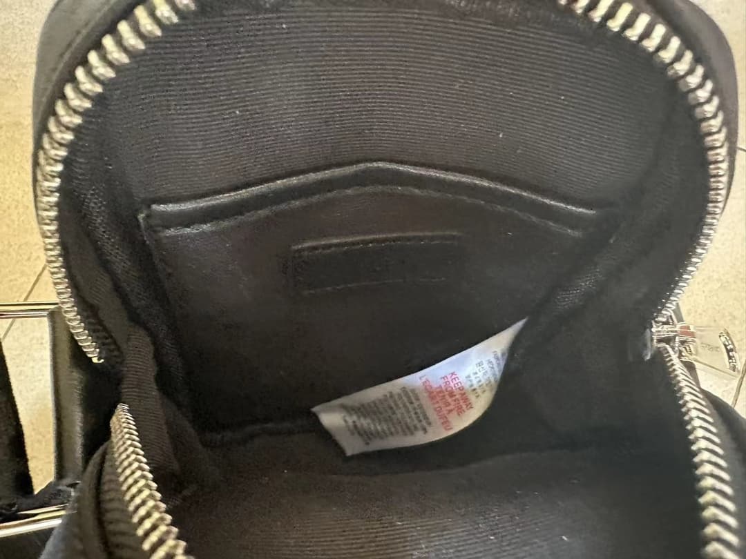 C145 Burberry’s stylish bags feature Burberry tartan patterns and the brand logo. They are equipped with adjustable leather shoulder straps. The bio-based materials used are derived from renewable natural resources such as plants and castor oil. Available — image 5