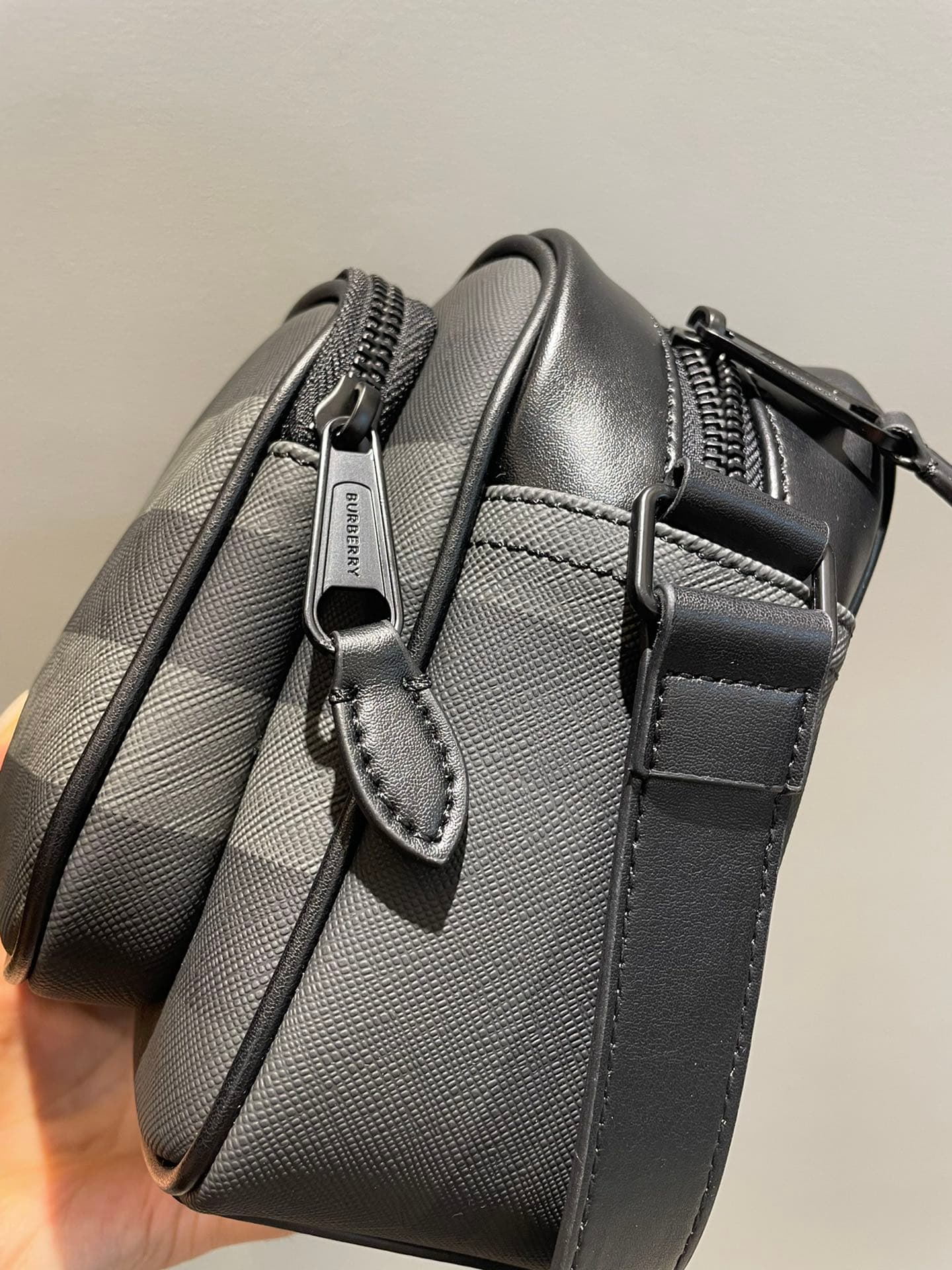 C8235 6088 – A new model of camera bag from the B brand, featuring a new design with checkered eco-friendly canvas material. This eco-friendly canvas is made from renewable resources; compared to traditional coated canvas, it requires less water and produ — image 5