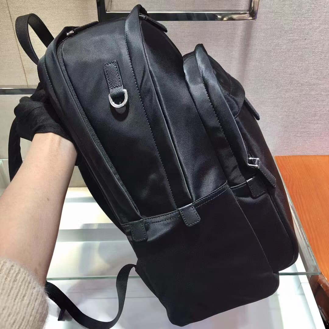 C7001 🎉Exclusive release🎉2VZ048 backpack, original product👏👏 This backpack features edges made of imported Saffiano leather, giving it a modern and minimalist look👍👍 It’s crafted from imported nylon material combined with cross-stitched cowhide, along wit — image 5
