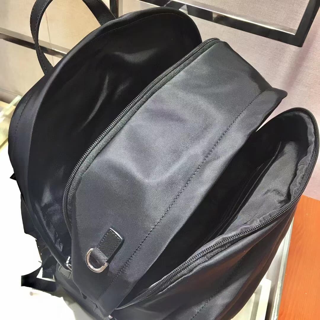 C7001 🎉Exclusive release🎉2VZ048 backpack, original product👏👏 This backpack features edges made of imported Saffiano leather, giving it a modern and minimalist look👍👍 It’s crafted from imported nylon material combined with cross-stitched cowhide, along wit — image 7