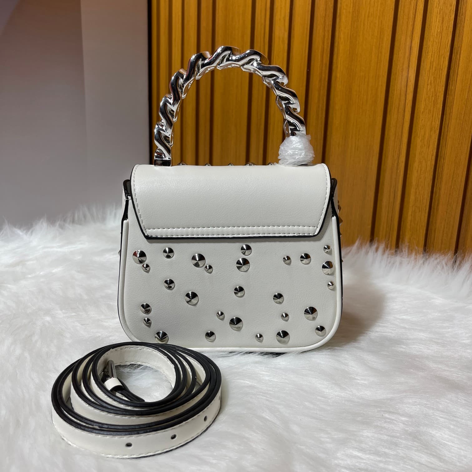 C2822 New product released – VERSACE “Starry Sky” collection. A bag for little queens. Early autumn, say hi ~ Modern twist, meeting the style of the Denim Medusa! A trendy design with a striking golden color; the Medusa pattern on the handle adds to its f — image 3