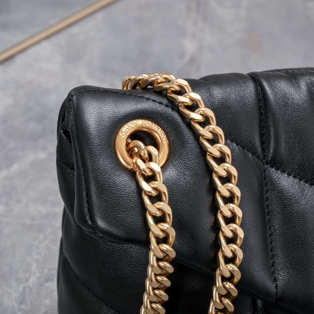 C8610 【New】LOULOU PUFFER quilted lambskin bag, made of lambskin with 100% material. The material is soft and delicate, giving a feeling like holding clouds ☁️; the classic Y brand logo, chains, and buckles are all made of silver-plated metal, offering a m — image 6