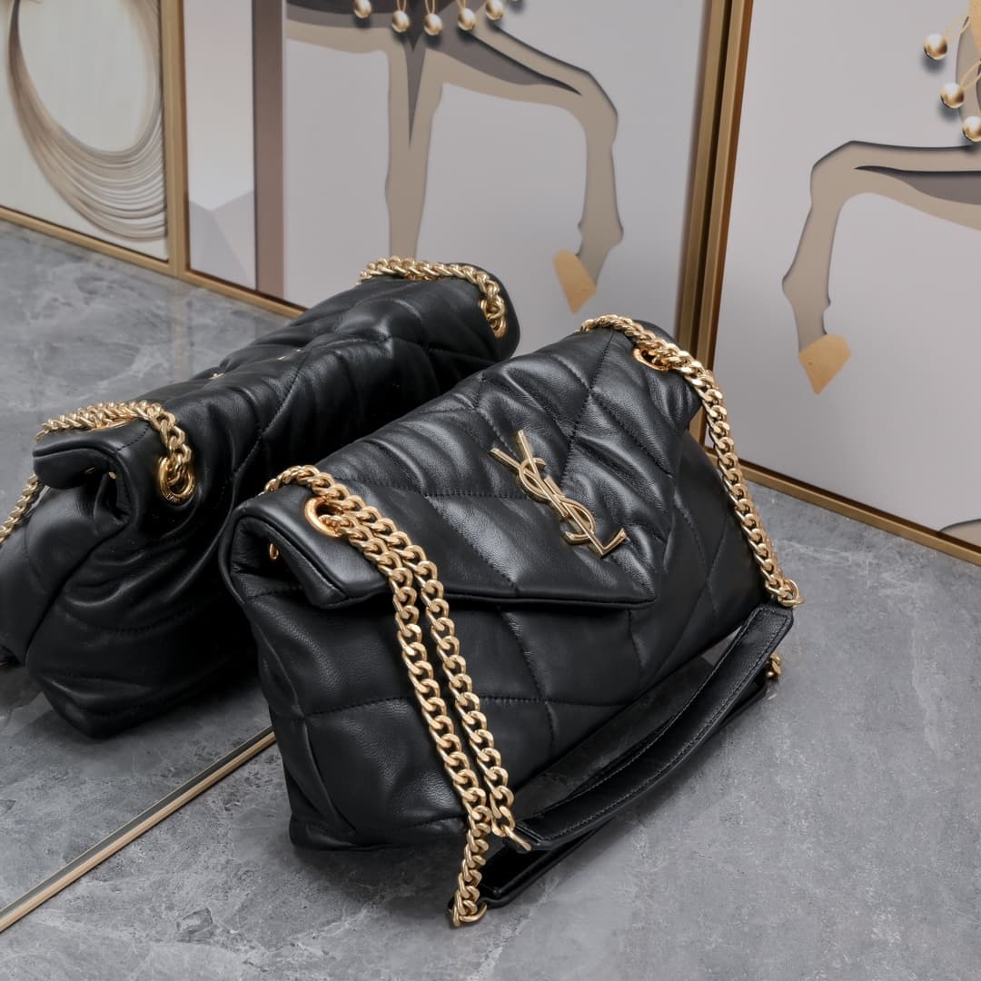 C8610 【New】LOULOU PUFFER quilted lambskin bag, made of lambskin with 100% material. The material is soft and delicate, giving a feeling like holding clouds ☁️; the classic Y brand logo, chains, and buckles are all made of silver-plated metal, offering a m — image 2