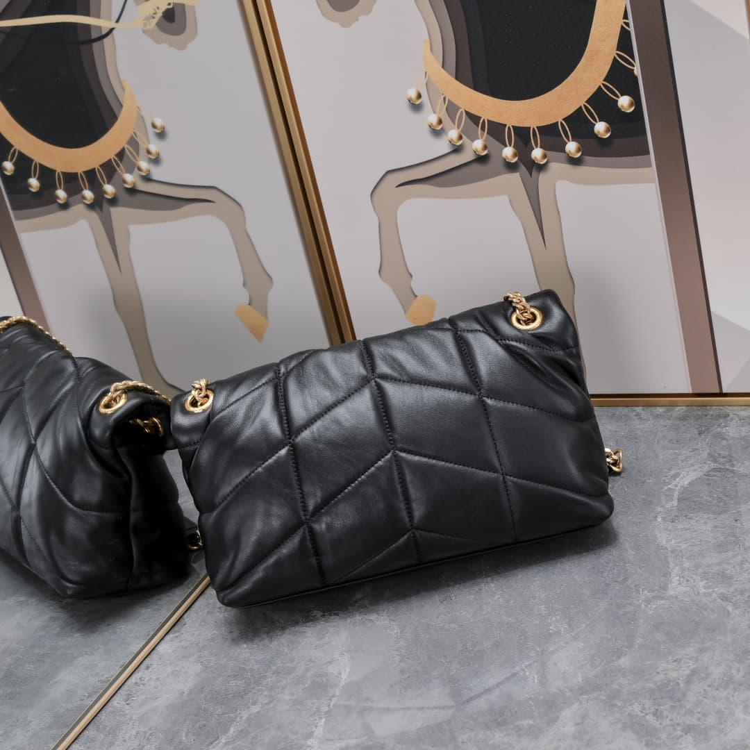 C8610 【New】LOULOU PUFFER quilted lambskin bag, made of lambskin with 100% material. The material is soft and delicate, giving a feeling like holding clouds ☁️; the classic Y brand logo, chains, and buckles are all made of silver-plated metal, offering a m — image 3