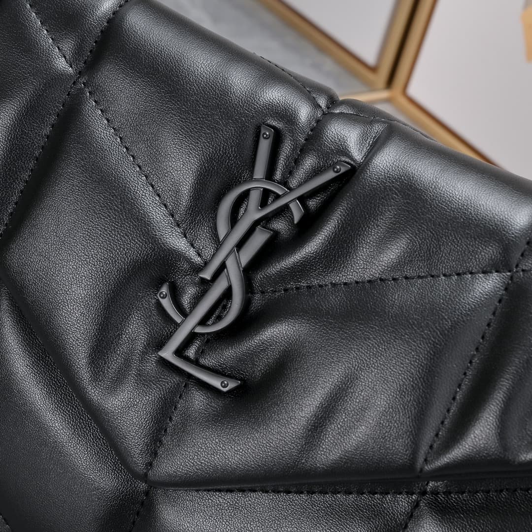 C8612 【New】LOULOU PUFFER quilting lambskin bag, made of lambskin with 100% quality. The material is soft and delicate, giving a feeling like being wrapped in clouds ☁️. The classic Y brand logo, chains, and fastenings are all crafted from silver-plated me — image 4