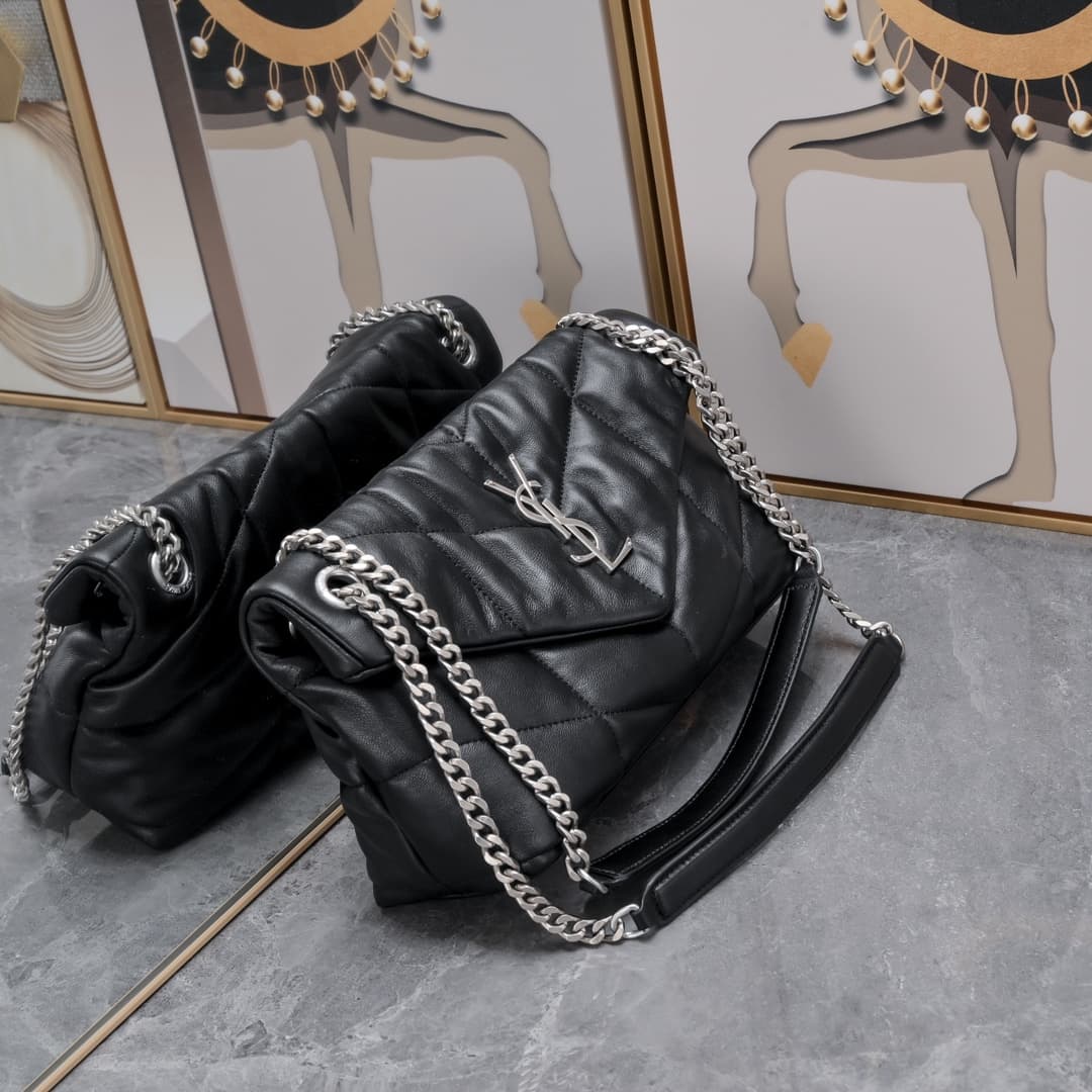 C8609 【New】LOULOU PUFFER quilted sheepskin handbag, made of sheepskin material with 100% quality. The material is soft and smooth, giving a feeling like holding clouds ☁️. The classic Y brand logo, chains, and fastenings are all made of silver-stained met — image 2