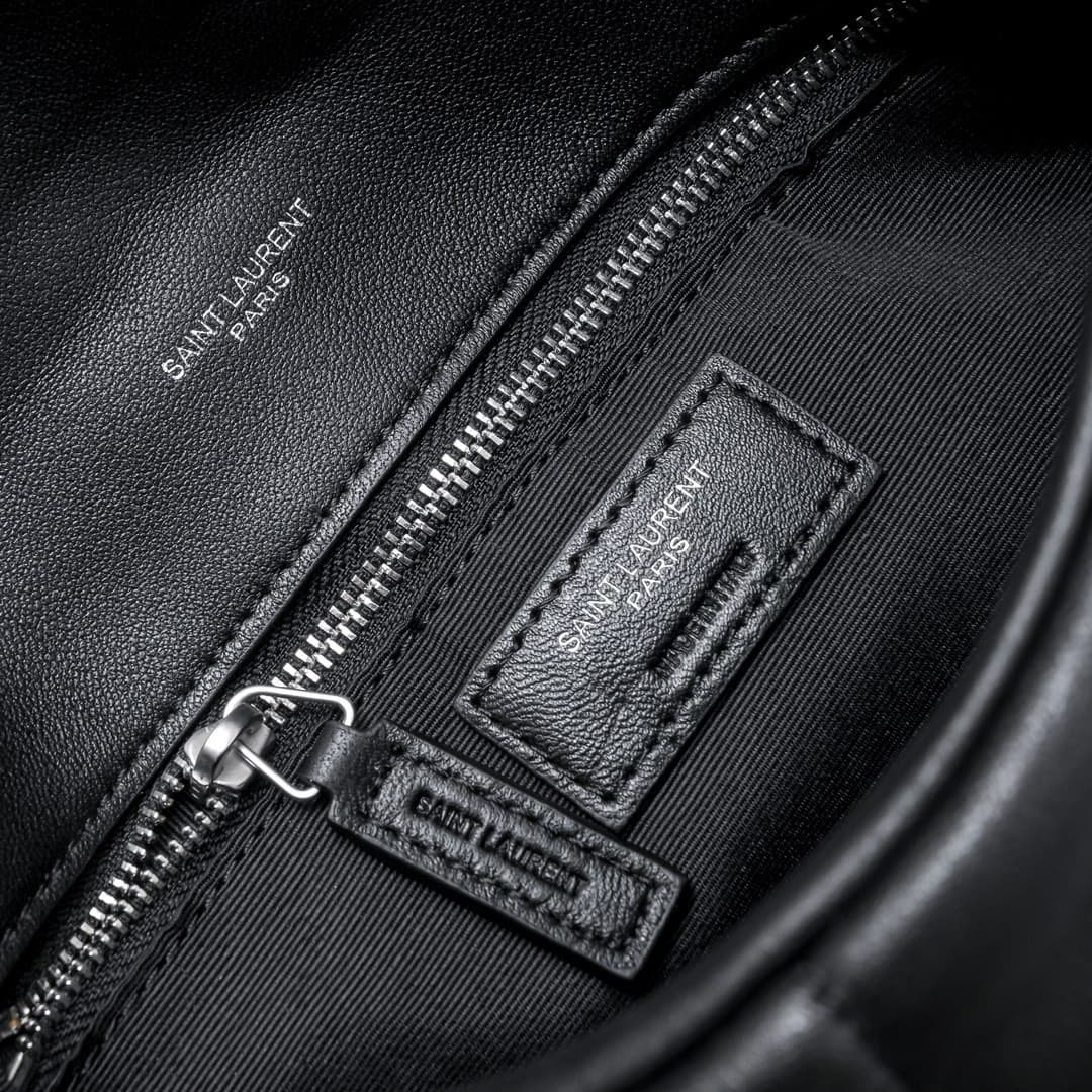 C8609 【New】LOULOU PUFFER quilted sheepskin handbag, made of sheepskin material with 100% quality. The material is soft and smooth, giving a feeling like holding clouds ☁️. The classic Y brand logo, chains, and fastenings are all made of silver-stained met — image 8