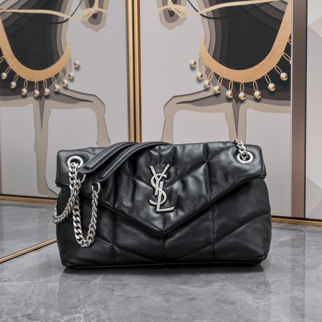 C8609 【New】LOULOU PUFFER quilted sheepskin handbag, made of sheepskin material with 100% quality. The material is soft and smooth, giving a feeling like holding clouds ☁️. The classic Y brand logo, chains, and fastenings are all made of silver-stained met — image 1