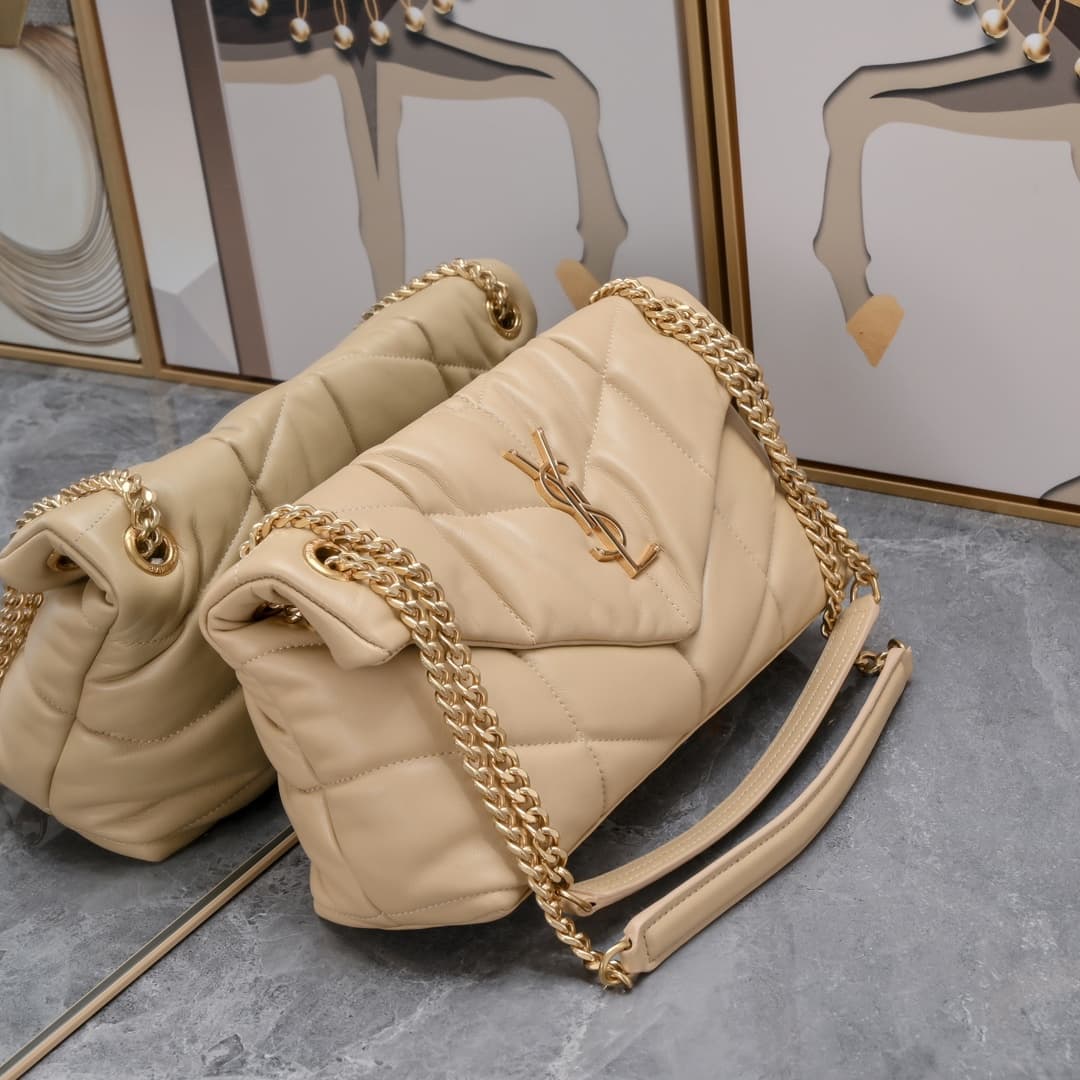 C8608 【New】LOULOU PUFFER quilted lambskin bag, made of lambskin with 100% quality. The material is soft and delicate, giving a feeling like being wrapped in clouds ☁️. The classic Y brand logo, as well as the chains and fastenings, are made of silver-plat — image 2