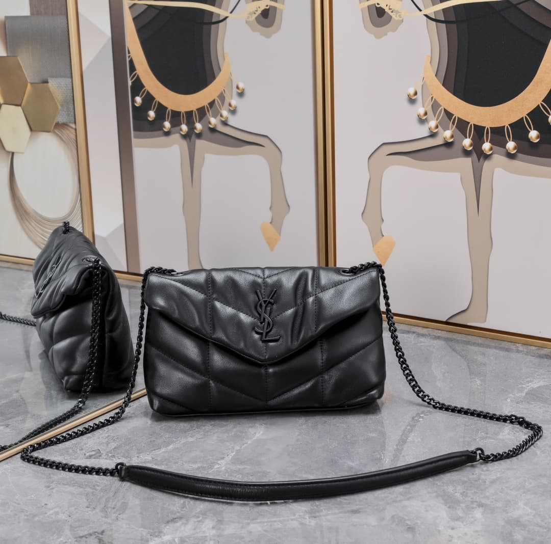 C8615 Mini version #23CM Crossbody bag is here! Made of soft Italian lambskin, with Y brand cross-strip quilting technique. It features a soft front flap pocket and detachable shoulder strap, making it suitable for both storage purposes and as an underarm — image 1