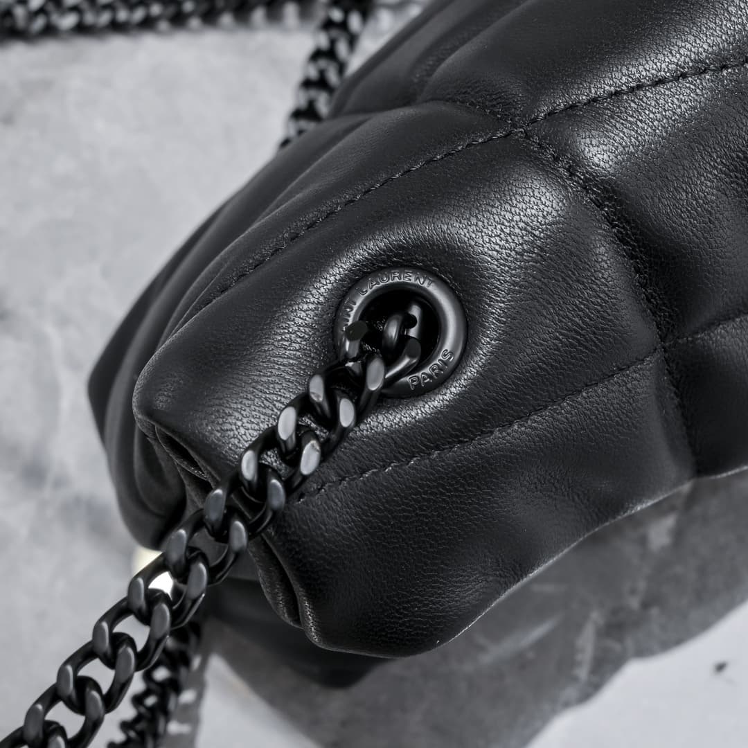 C8615 Mini version #23CM Crossbody bag is here! Made of soft Italian lambskin, with Y brand cross-strip quilting technique. It features a soft front flap pocket and detachable shoulder strap, making it suitable for both storage purposes and as an underarm — image 5