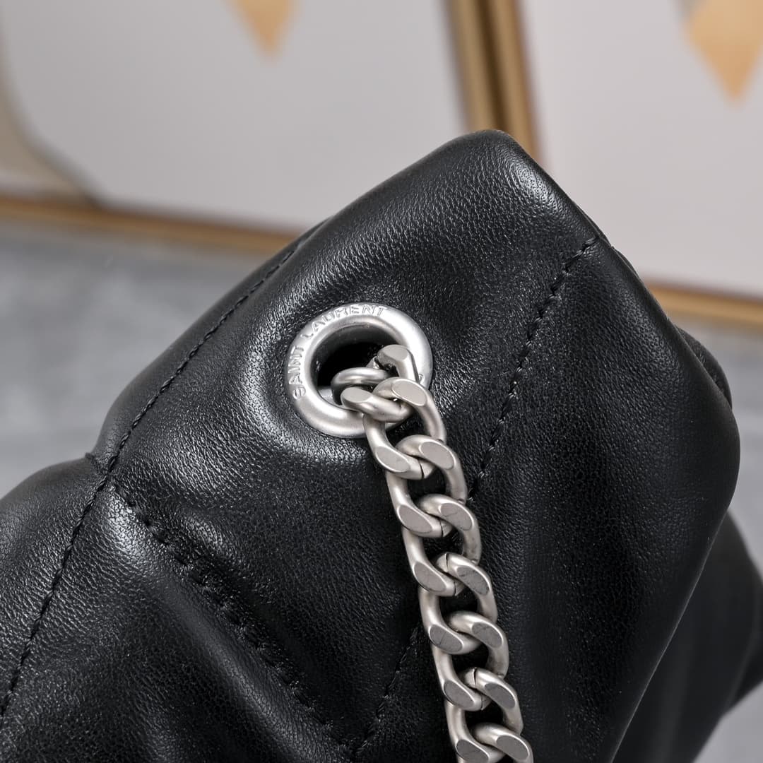 C8614 Mini-sized bag #23CM is here! Made of soft Italian lambskin, this bag features Y’s diagonal striped quilting pattern. It has a soft front flap pocket and a detachable shoulder strap – it can be used as a storage bag or as an underarm bag with adjust — image 4
