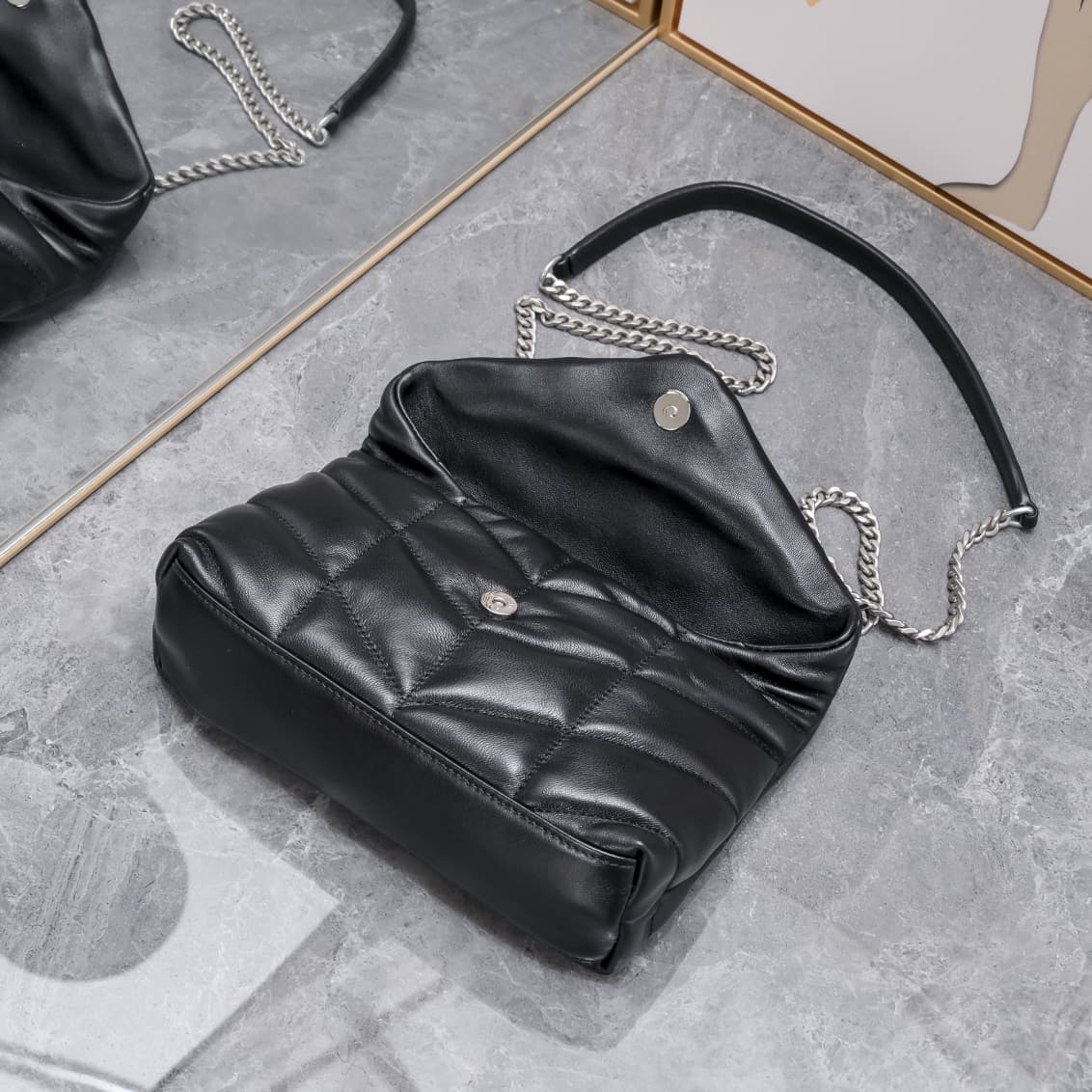 C8614 Mini-sized bag #23CM is here! Made of soft Italian lambskin, this bag features Y’s diagonal striped quilting pattern. It has a soft front flap pocket and a detachable shoulder strap – it can be used as a storage bag or as an underarm bag with adjust — image 6