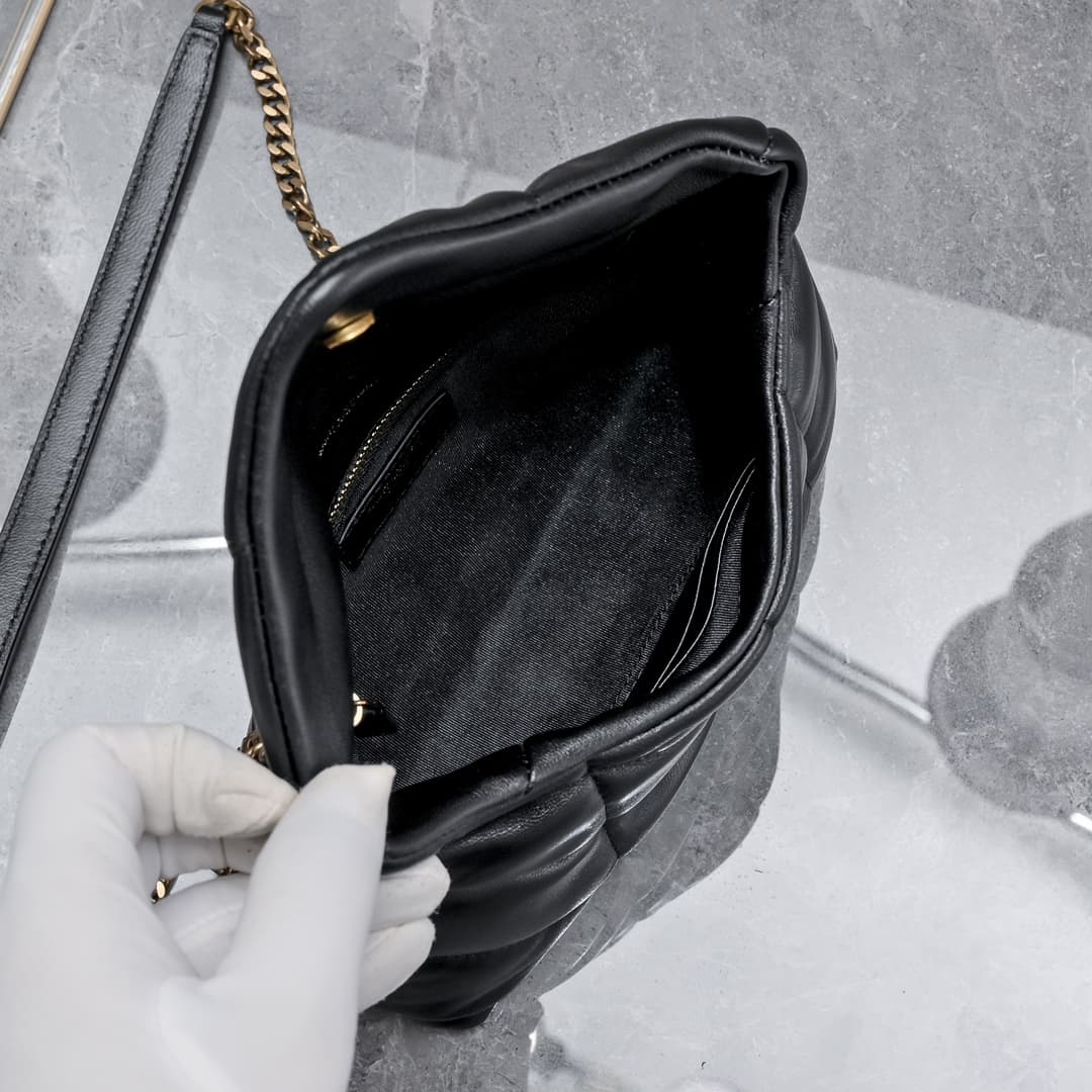 C8613 Mini-style bag #23CM is here! Made of soft Italian lambskin, this bag features Y’s diagonal striped quilting technique. It has a soft front flap pocket and a detachable shoulder strap, making it suitable for both storage purposes and as an underarm  — image 7