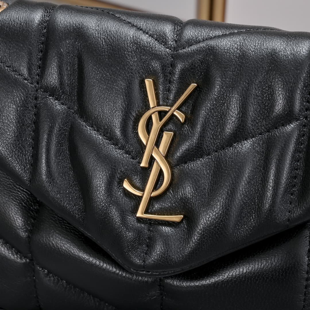 C8613 Mini-style bag #23CM is here! Made of soft Italian lambskin, this bag features Y’s diagonal striped quilting technique. It has a soft front flap pocket and a detachable shoulder strap, making it suitable for both storage purposes and as an underarm  — image 3