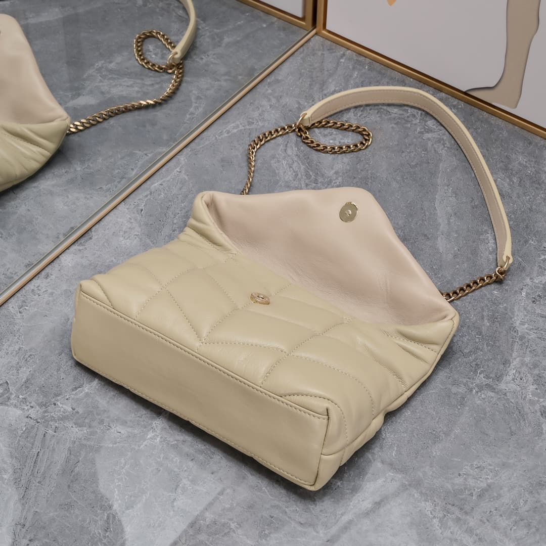 C8611 Mini-sized bag #23CM is here! Made of soft Italian lambskin, it features Y brand’s diagonal stripe quilting technique. It has a soft front flap pocket and a detachable shoulder strap, making it suitable for both storage purposes and as an underarm b — image 6