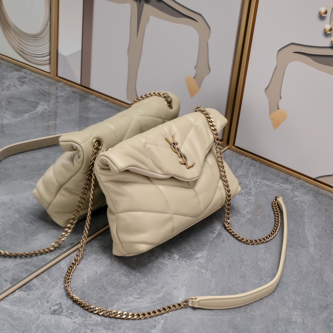 C8611 Mini-sized bag #23CM is here! Made of soft Italian lambskin, it features Y brand’s diagonal stripe quilting technique. It has a soft front flap pocket and a detachable shoulder strap, making it suitable for both storage purposes and as an underarm b — image 2