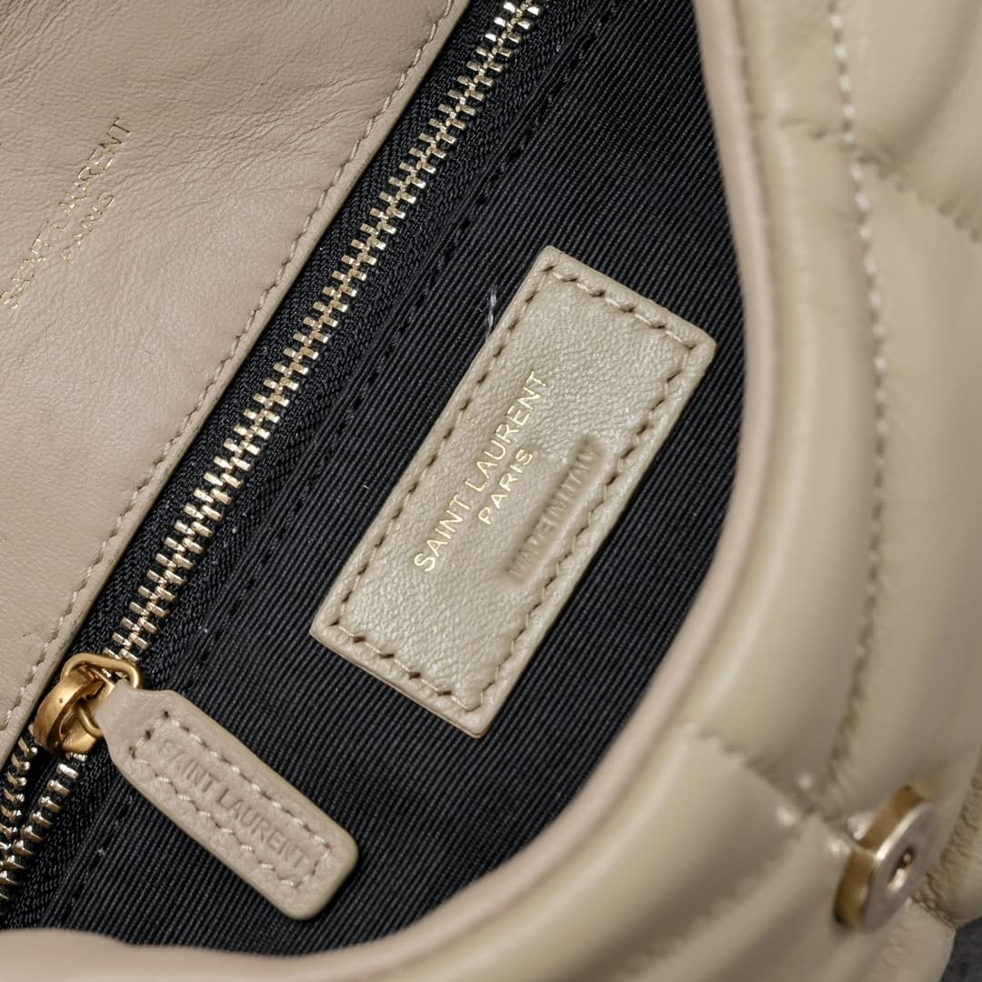 C8611 Mini-sized bag #23CM is here! Made of soft Italian lambskin, it features Y brand’s diagonal stripe quilting technique. It has a soft front flap pocket and a detachable shoulder strap, making it suitable for both storage purposes and as an underarm b — image 8