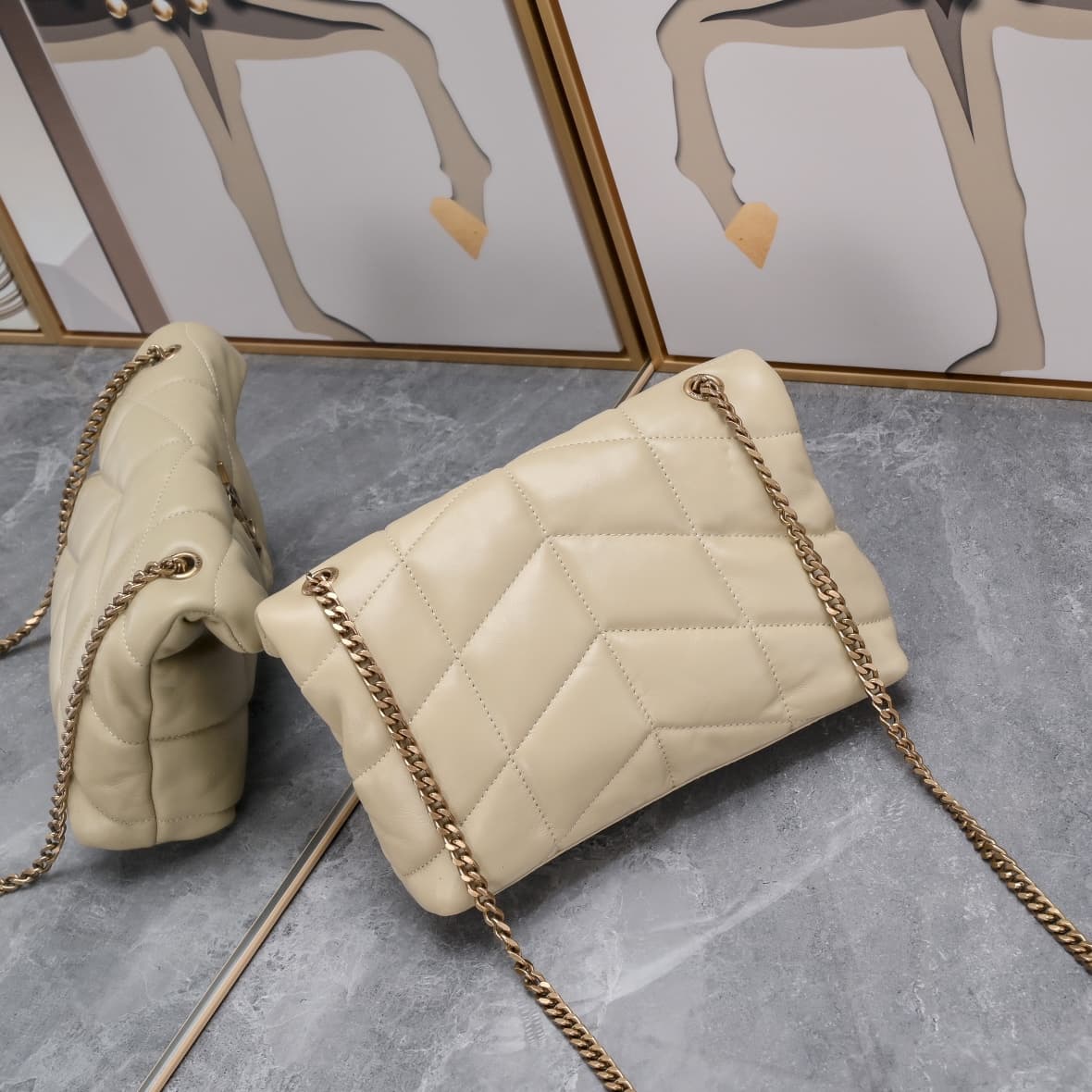 C8611 Mini-sized bag #23CM is here! Made of soft Italian lambskin, it features Y brand’s diagonal stripe quilting technique. It has a soft front flap pocket and a detachable shoulder strap, making it suitable for both storage purposes and as an underarm b — image 3